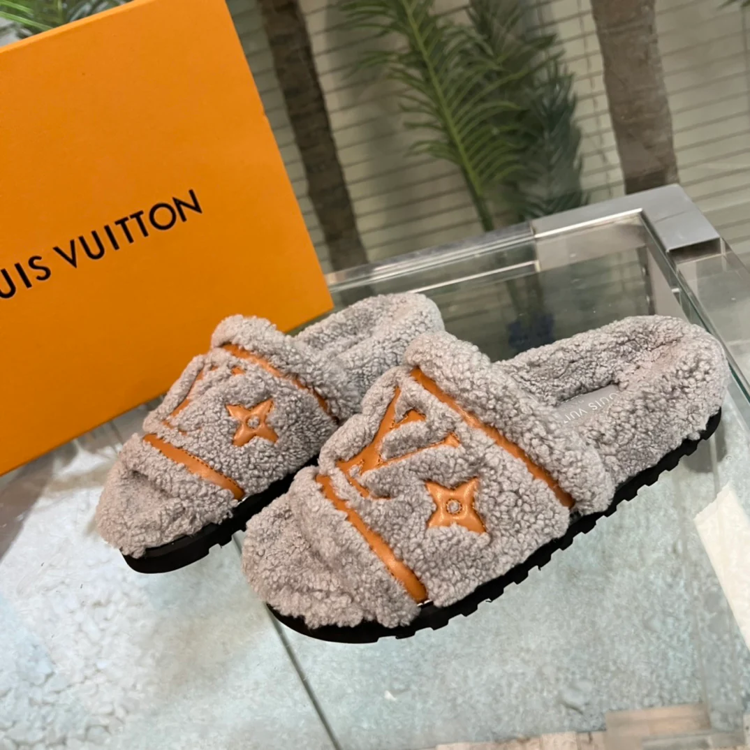 Новинка весны 2022 года от LV - Меховые тапочки - Серые