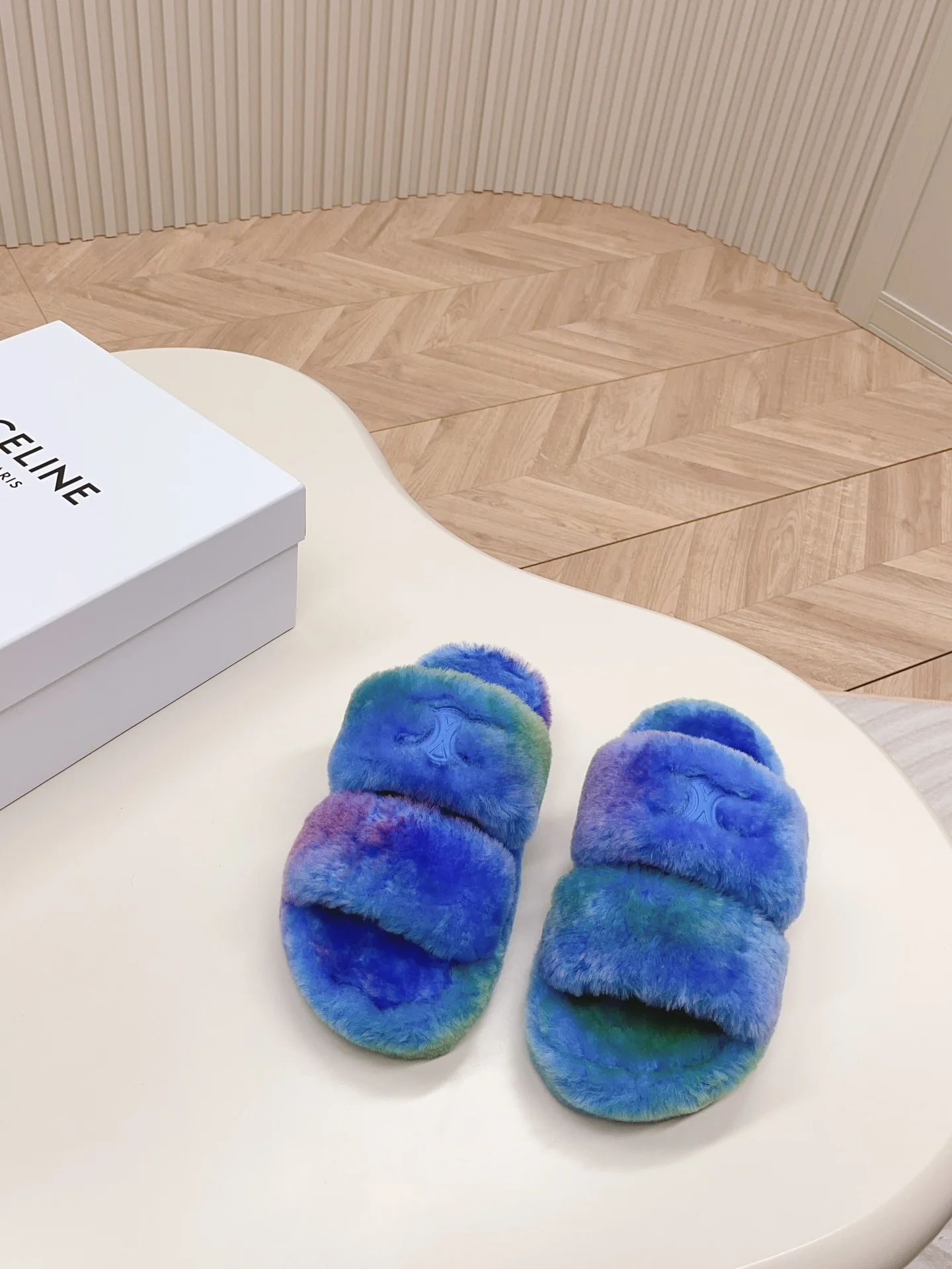 Новинка сезона осень/зима 2023 от Celine - Меховые тапочки - Синие