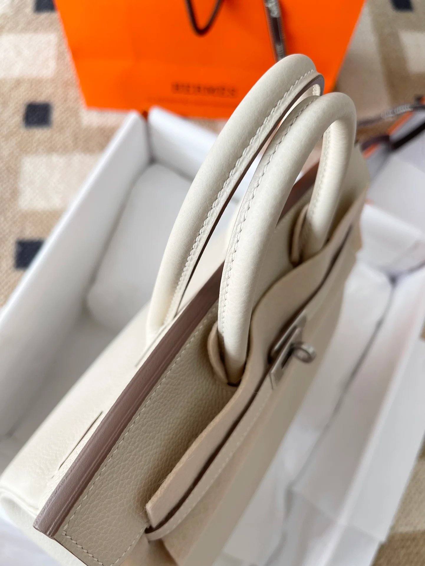 Сумка Hermes Birkin 25 Togo Milkshake White с серебряной пряжкой