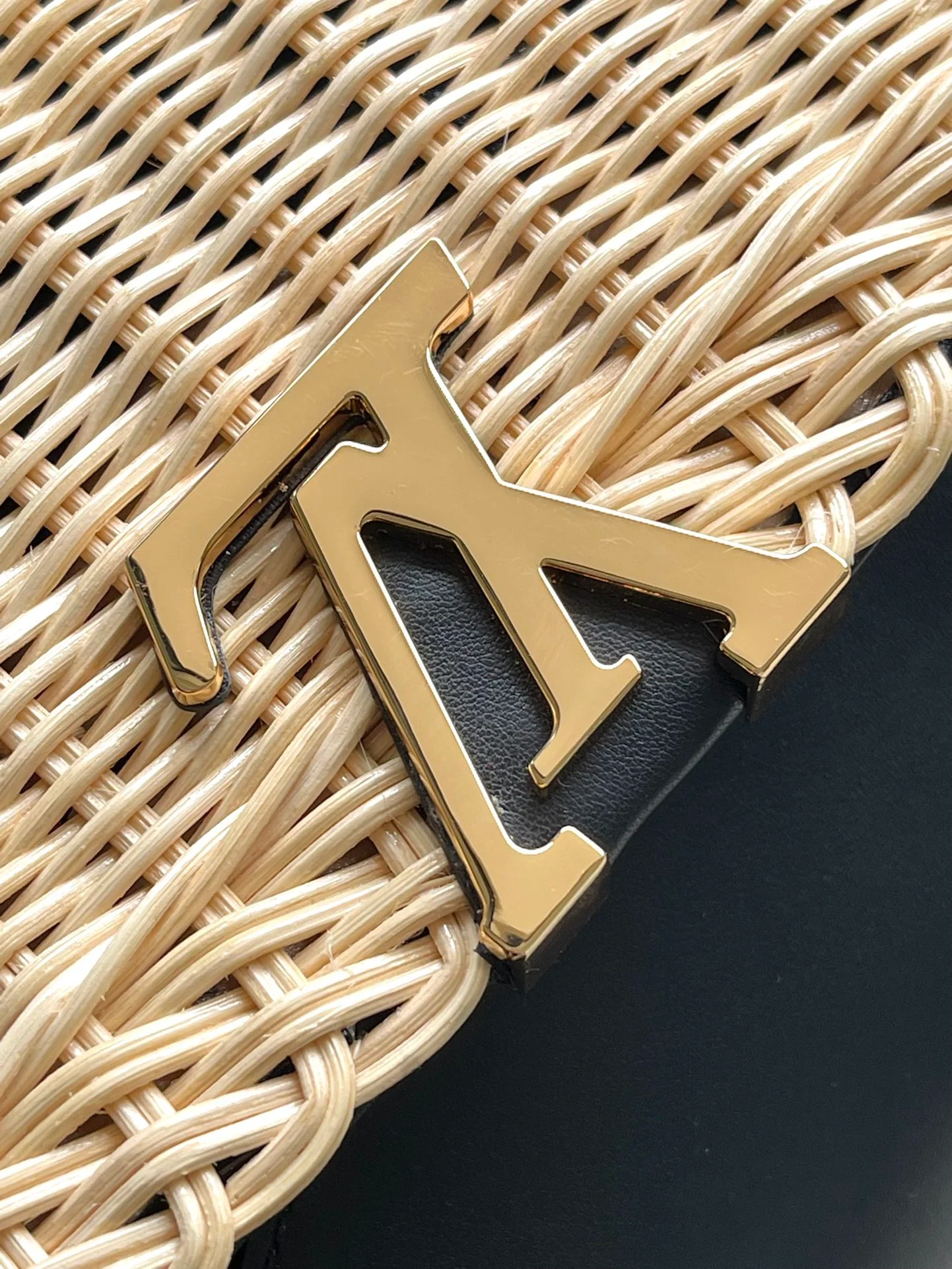 m22173-LV-Сумка через плечо в курортном стиле из бамбукового плетения - Черная