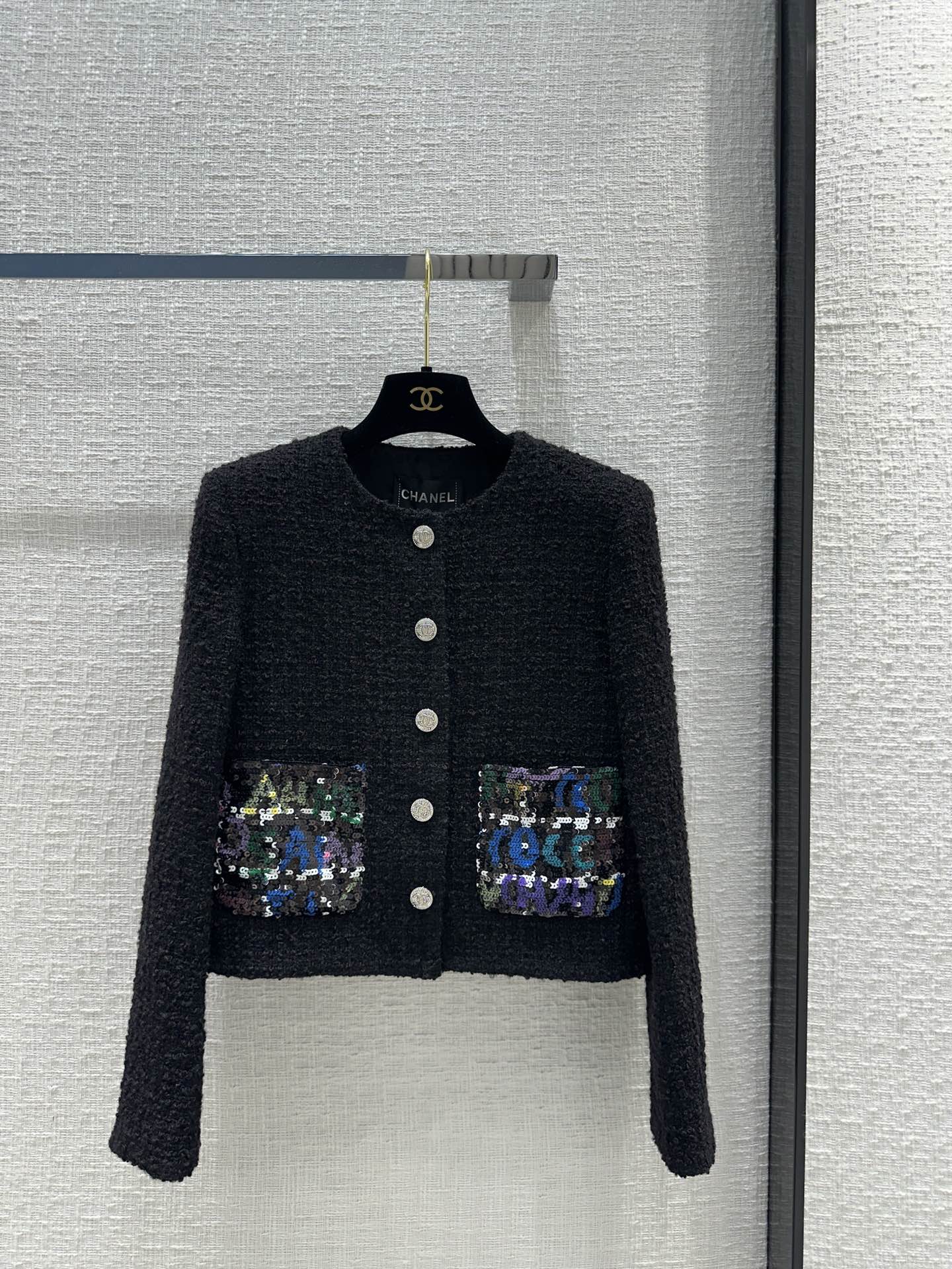 Chanel - 2403 - 24 Ранняя весна. Черный жакет из фактурного твида.