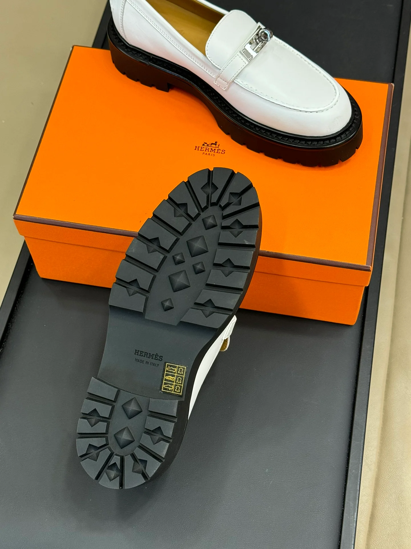 Лоферы Hermes 2024 - белые