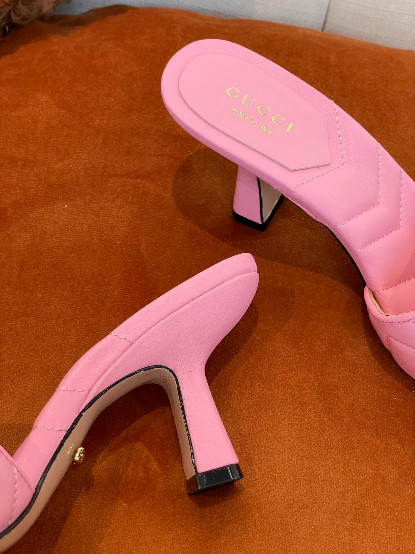 Gucci - Розовые кожаные туфли на каблуке