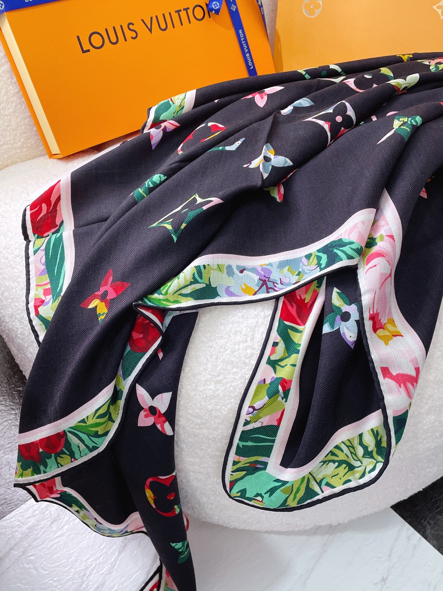 Квадратный шелковый бархатный шарф Hermes - 140 см - 70% кашемир - 30% шелк