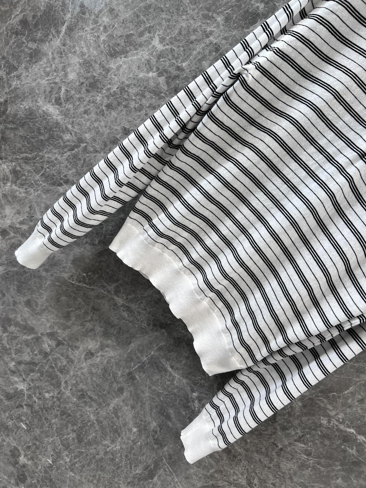 Miu Miu - 2404 - Вязаный свитер-поло с воротником и длинными рукавами в девичьем стиле