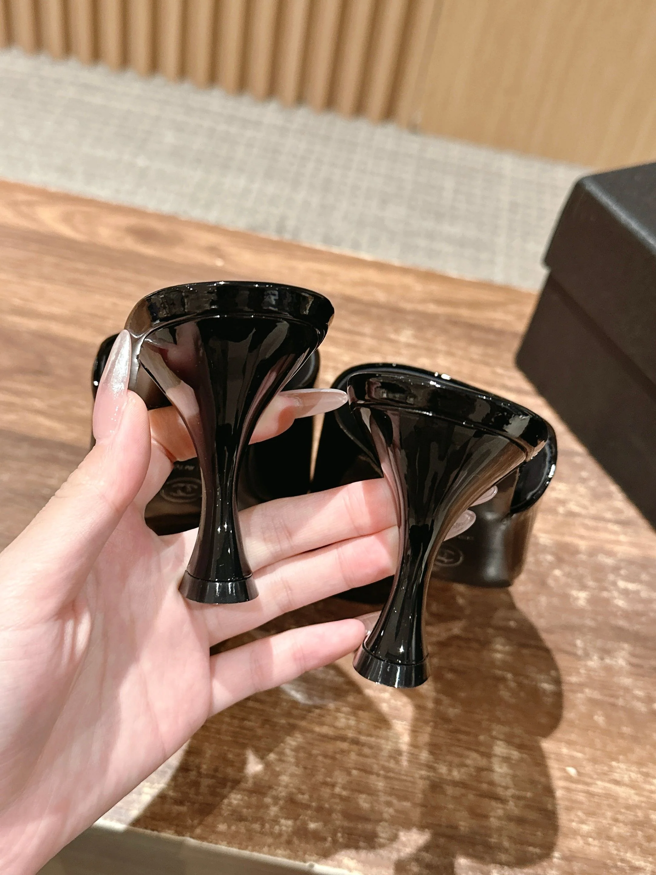 Новинка лета 2025 от Chanel - Босоножки на высоком каблуке - Черные