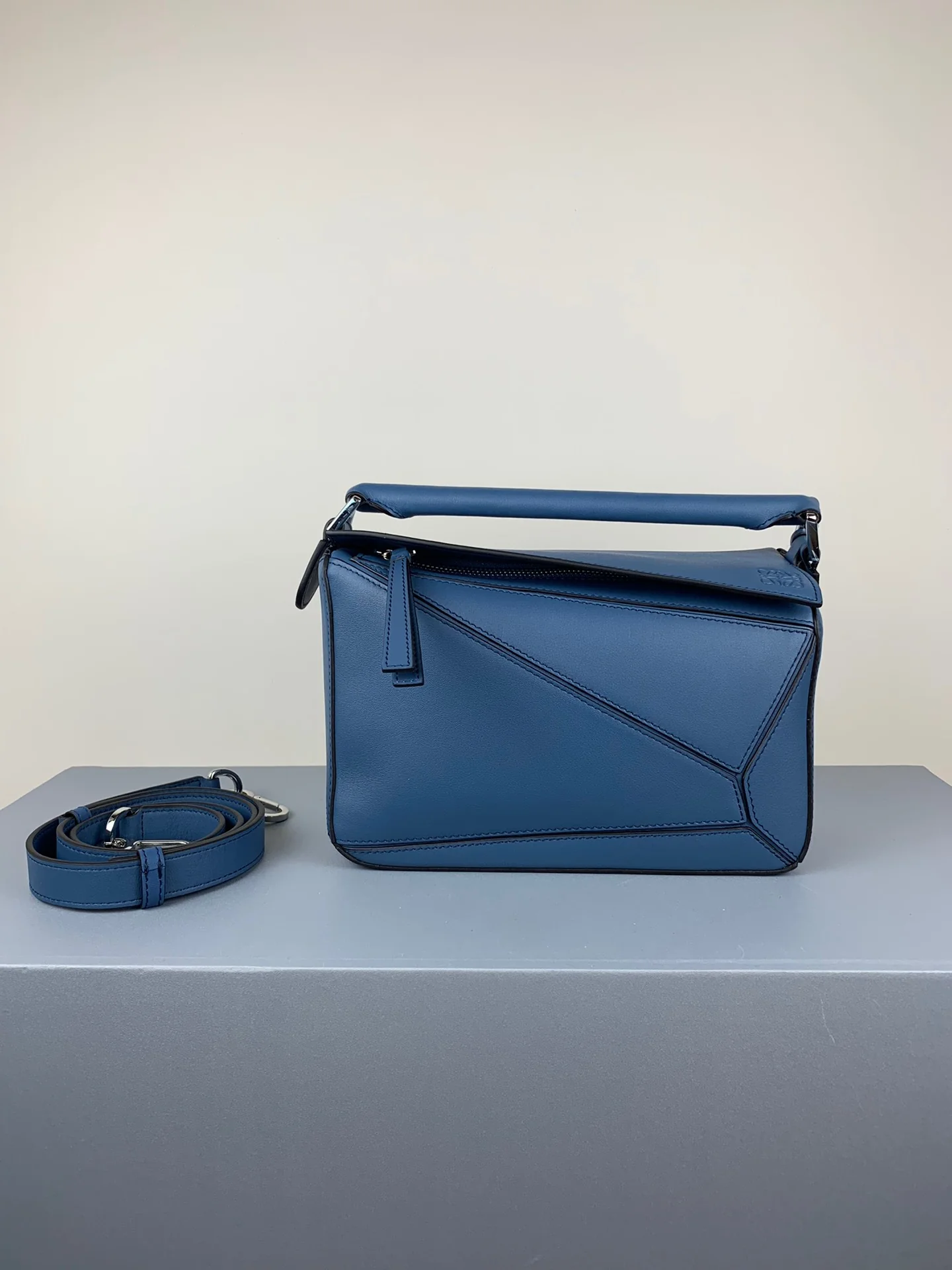 Сумка Loewe Puzzle из телячьей кожи, размер S, 15.