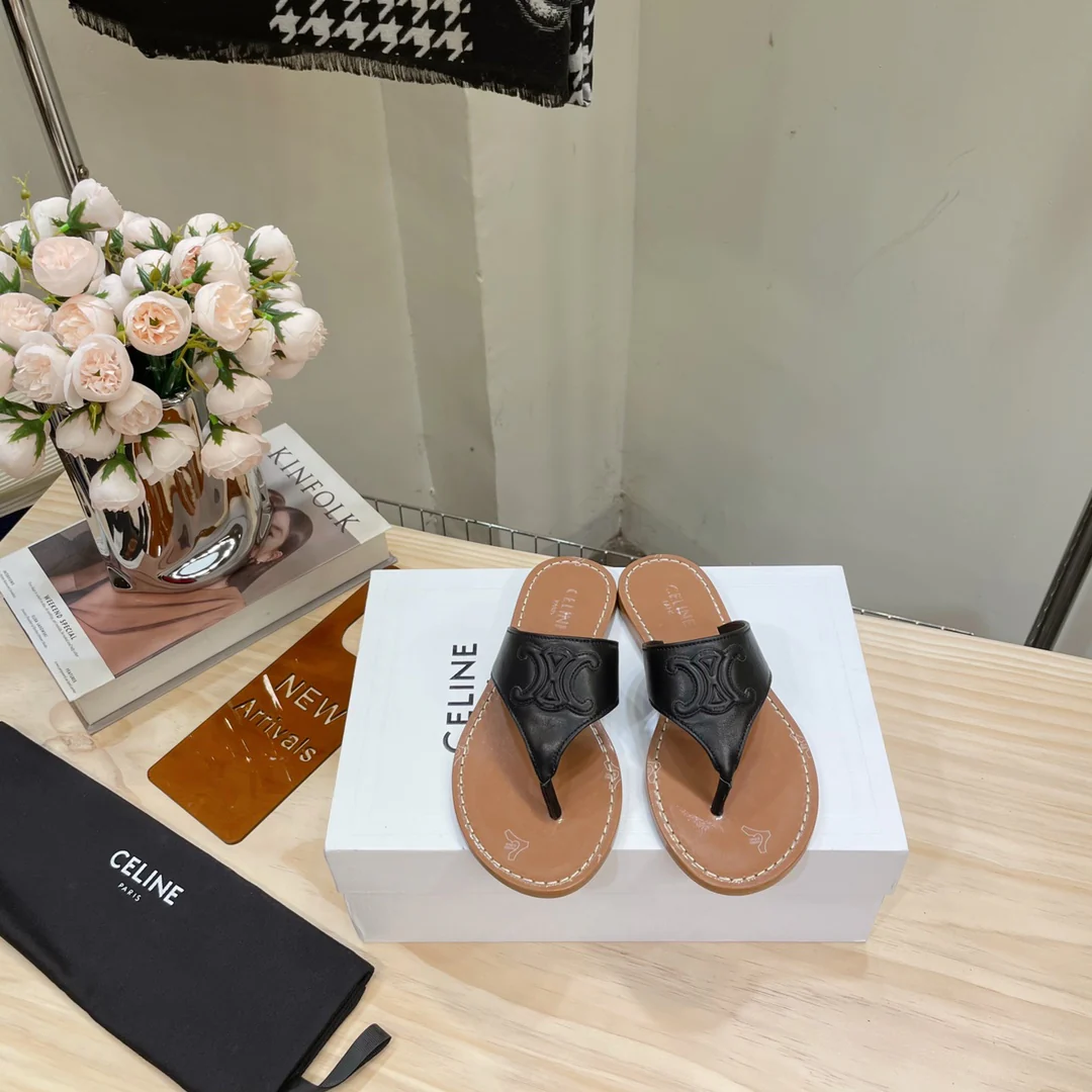 Celine - Новинка весна/лето 2023 - Ретро-шлепанцы Arc de Triomphe