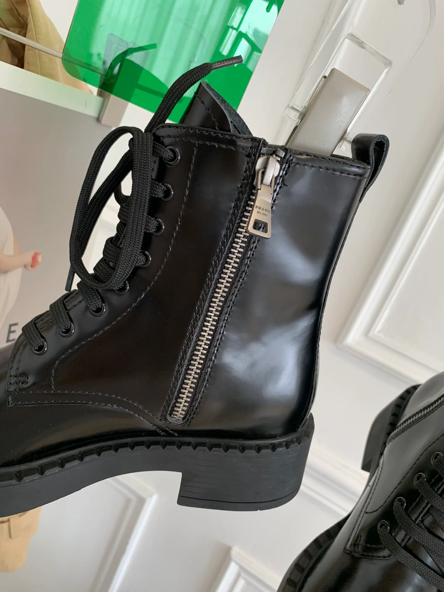 Новинка сезона осень/зима 2022 от Prada - Ботинки Dr. Martens на шнуровке - 2