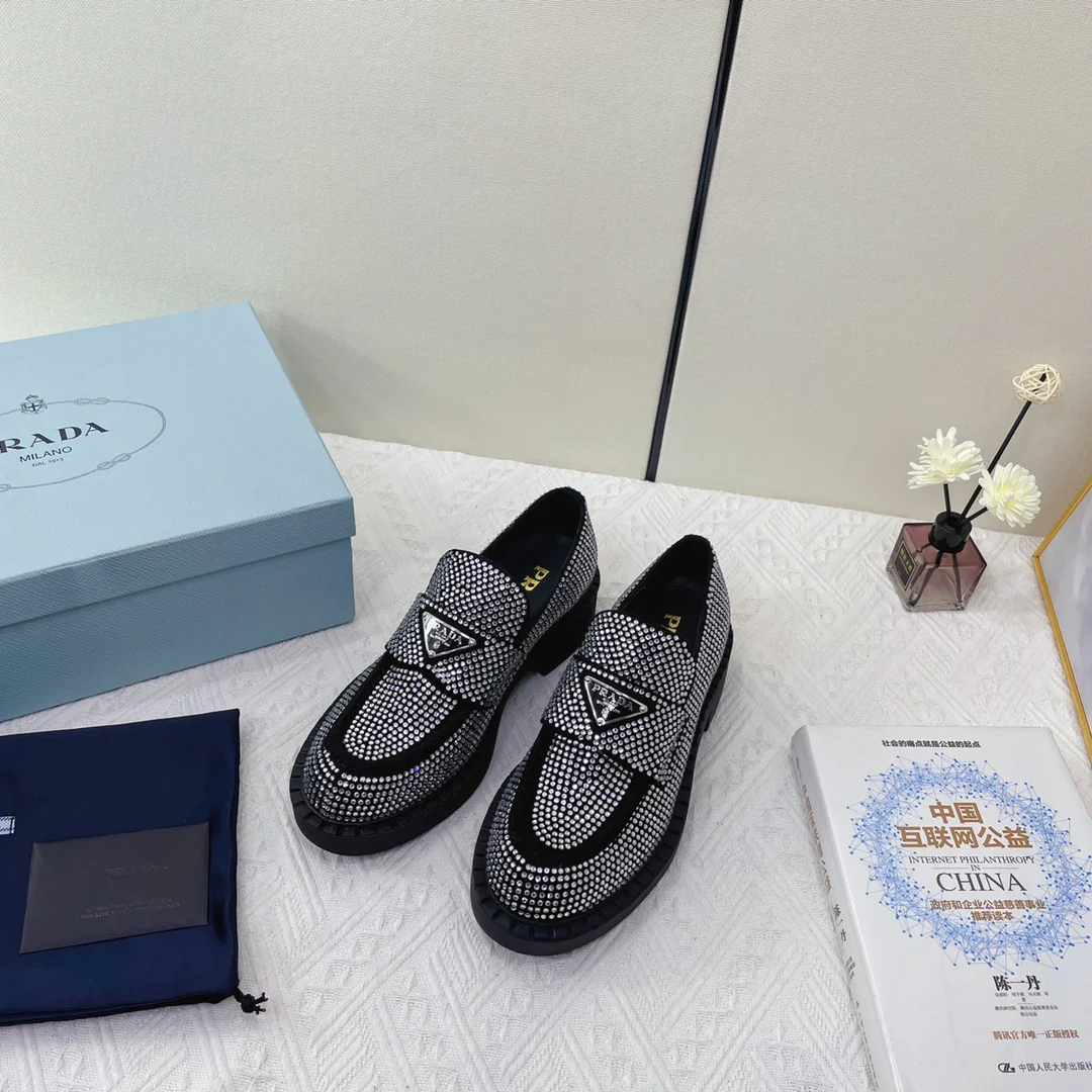 Туфли Prada - Лоферы Prada, украшенные стразами - серебристые