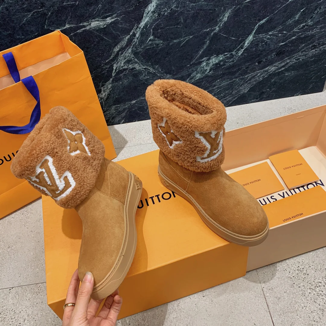 Новинка осенне-зимней коллекции LV 2022 — Снежные сапоги из натуральной овчины — Коричневые