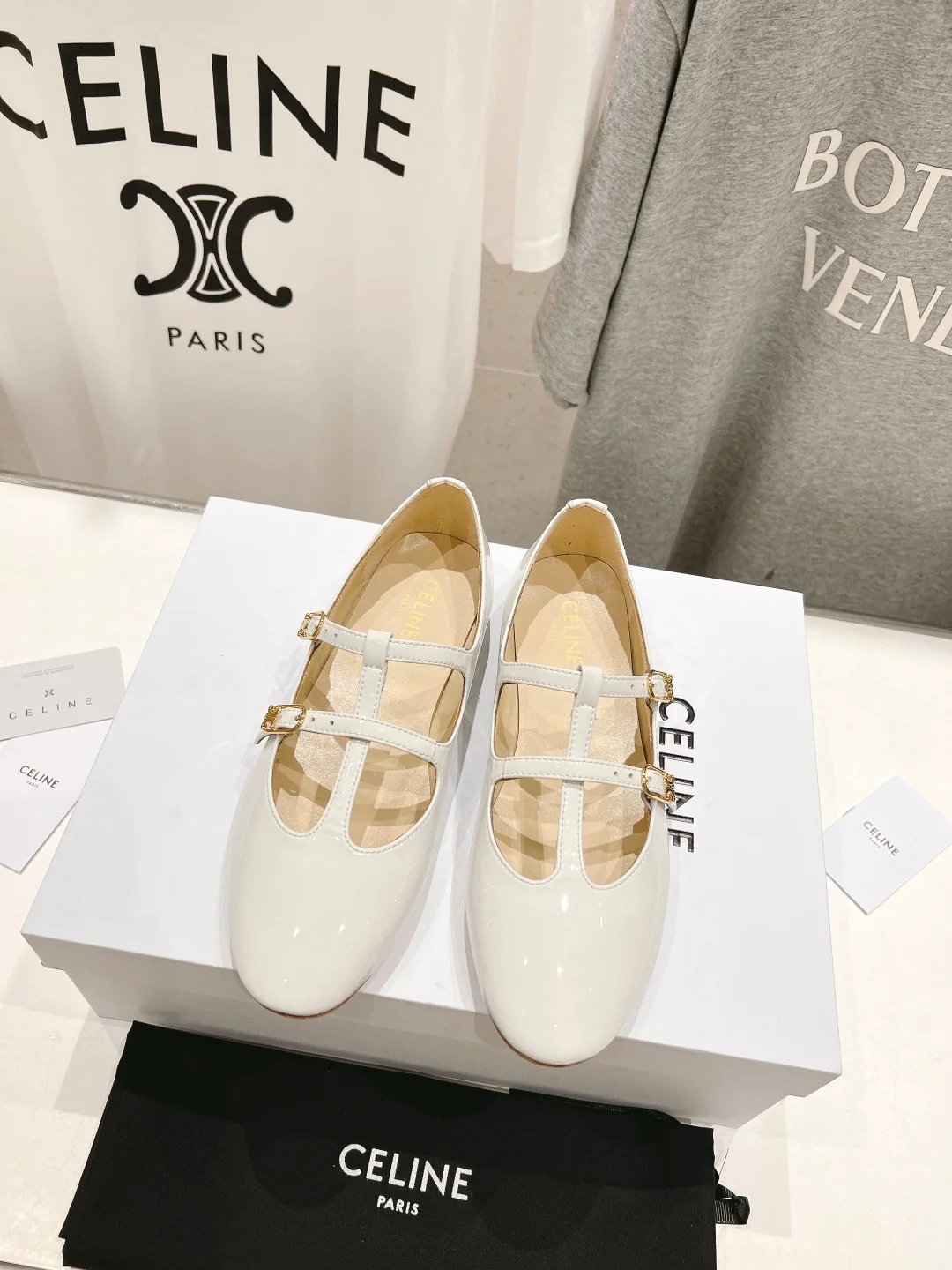 Новинка сезона весна/лето 2023 от Celine - Балетки Мэри Джейн - Белые