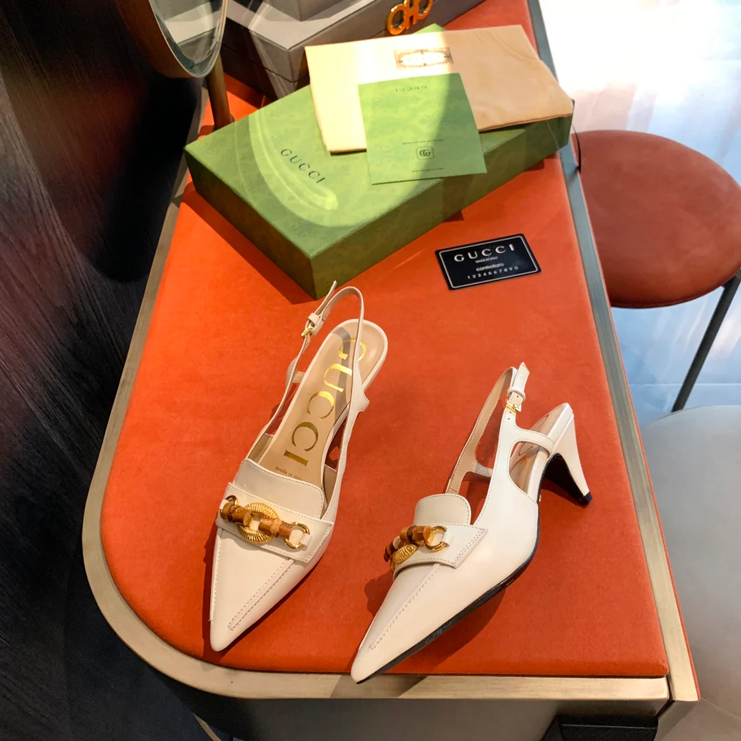 Босоножки Gucci с острым носком на низком каблуке