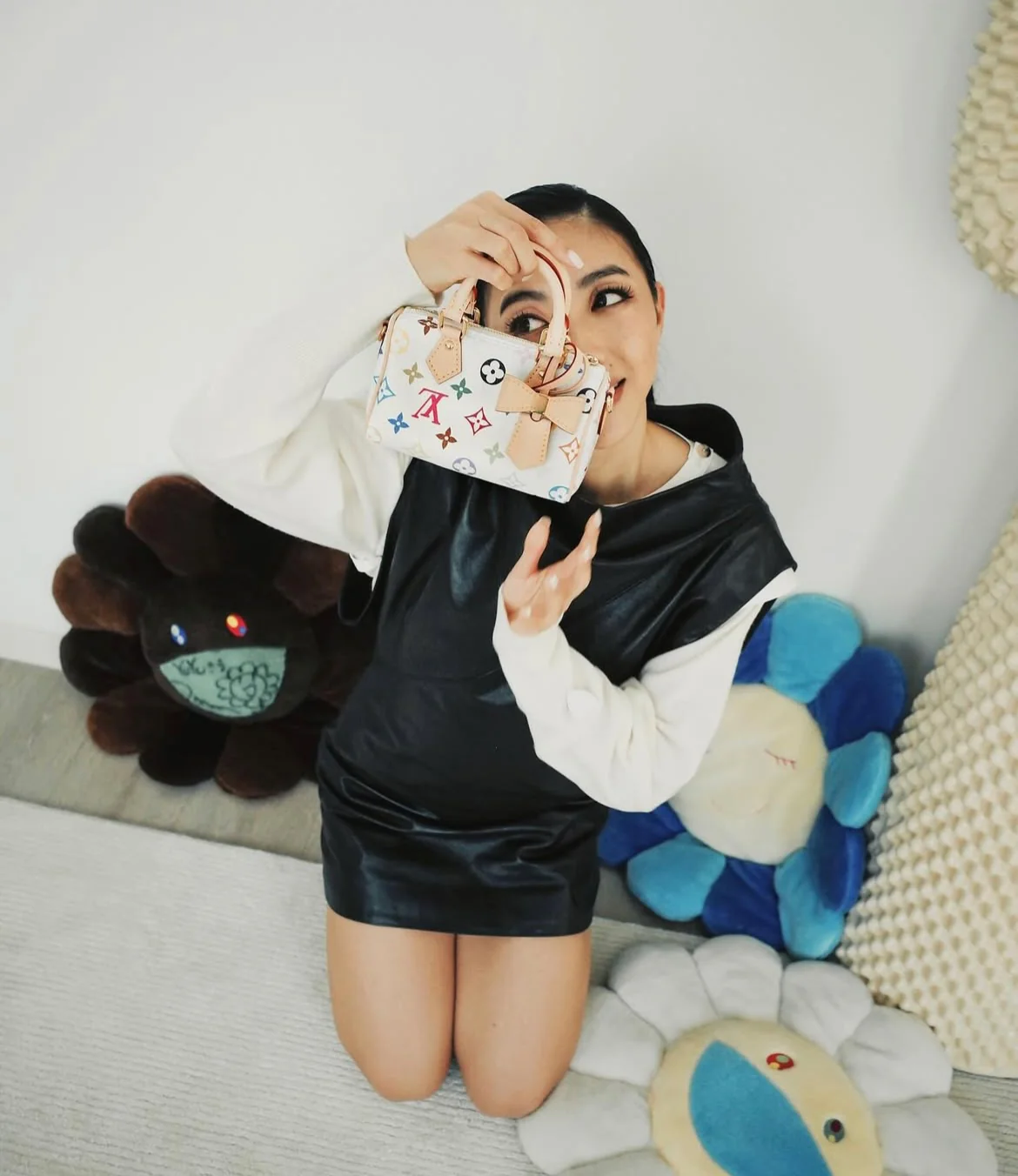 Сумка LV Nano Speedy Mini из канваса — белая.