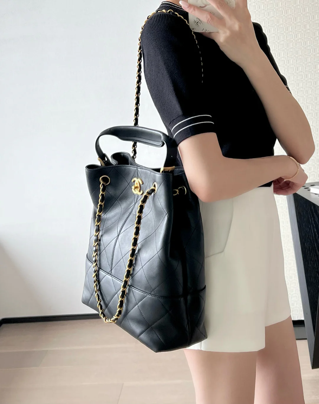 Chanel - ??? - Прямая сумка-шоппер - Телячья кожа - ??? - Черная с золотой фурнитурой