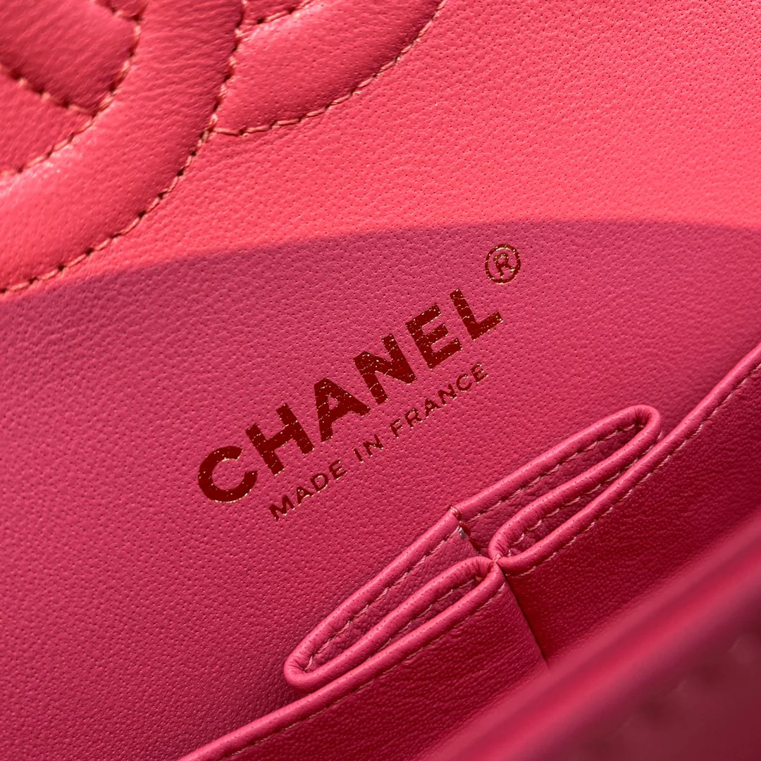 Классическая сумка Chanel из овечьей кожи CF — персиково-розовая с золотой фурнитурой — 25 см