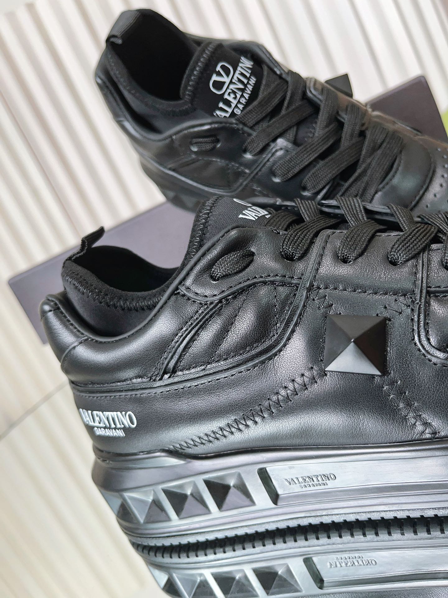 Valentino - Повседневные кроссовки - Унисекс - Черные