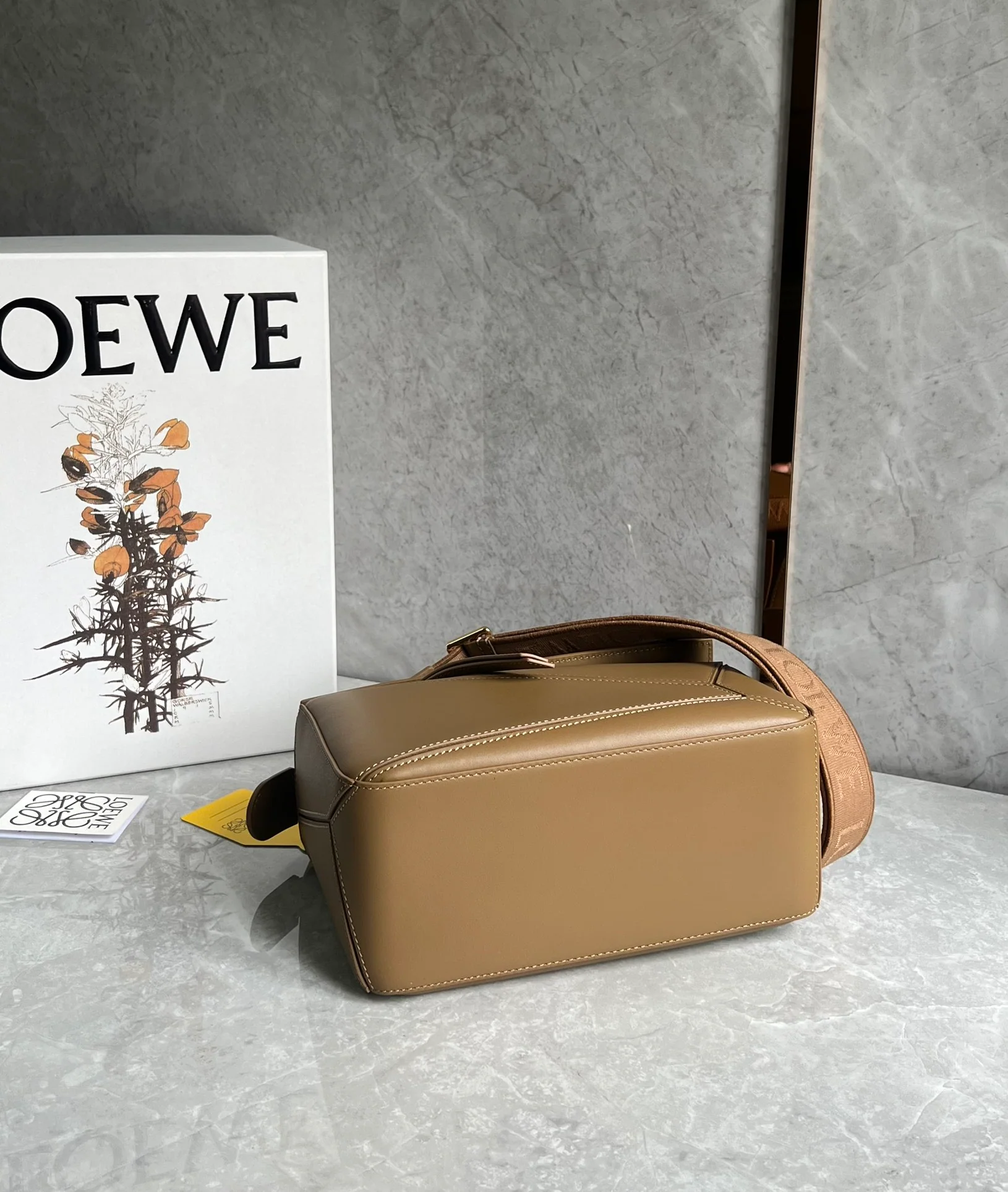 Кожаная сумка через плечо Loewe Puzzle - коричневый дуб