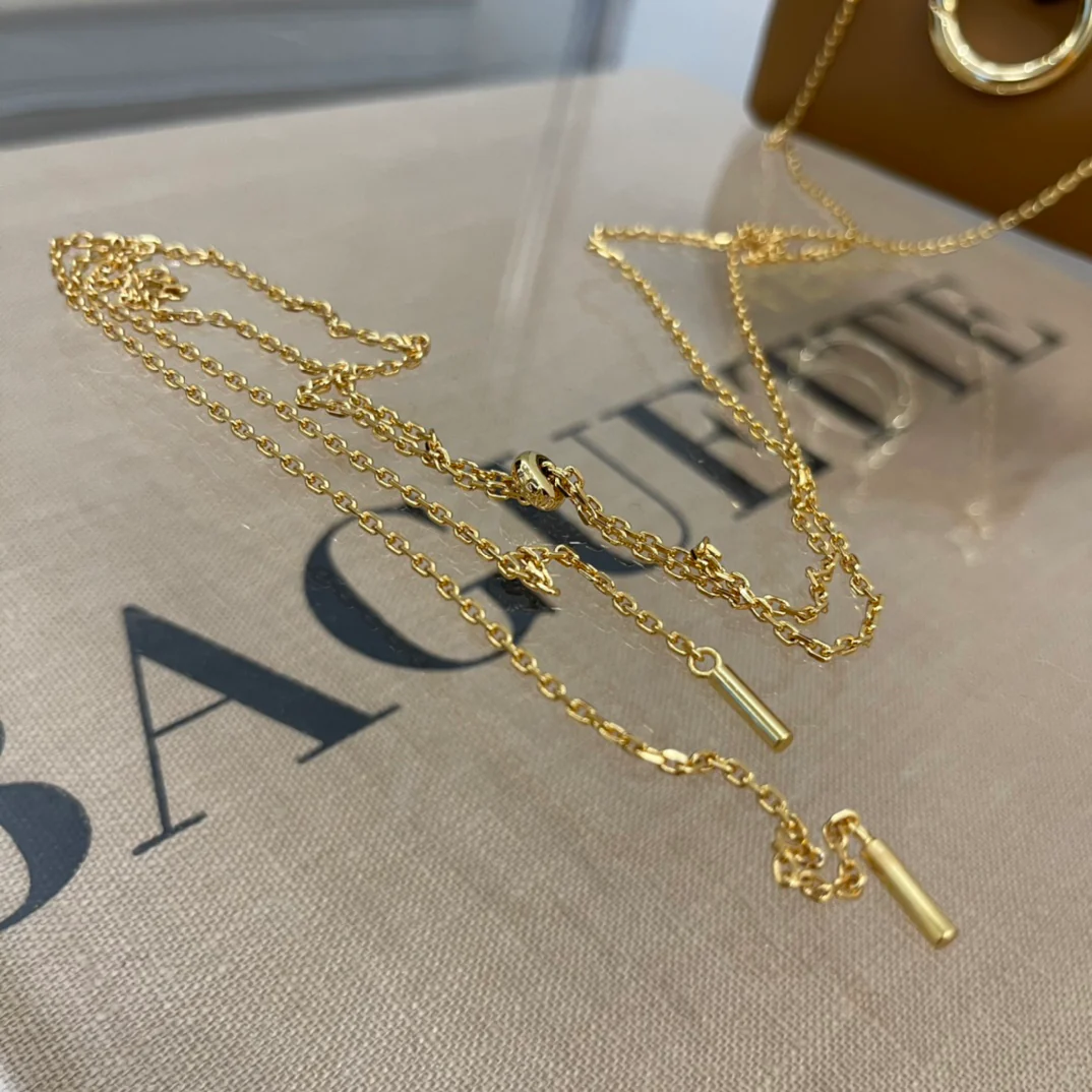 Первый шарм от Fendi - коричневая кожа наппа.