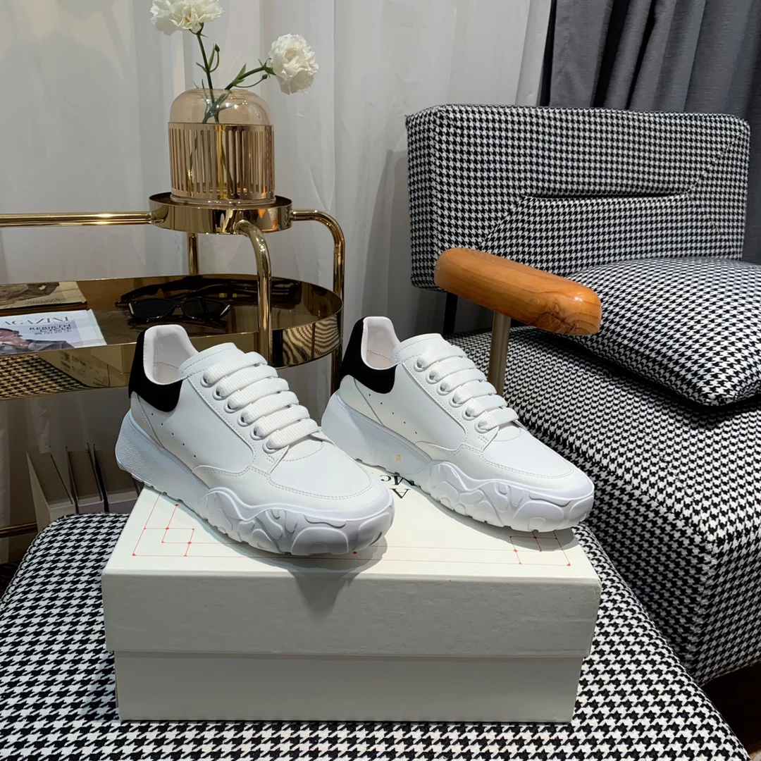 McQueen - Новые кроссовки - Black Tail