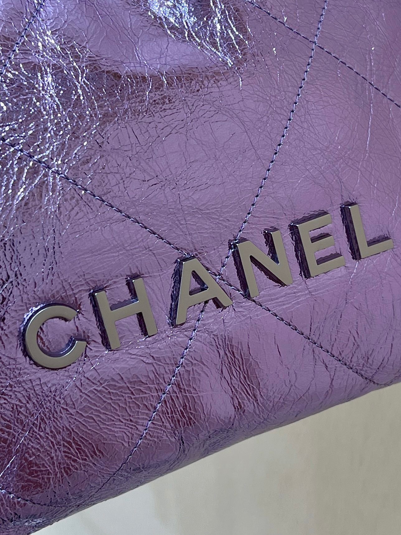 Миниатюрная сумка Chanel 25c 22 из металлизированной кожи - фиолетовая
