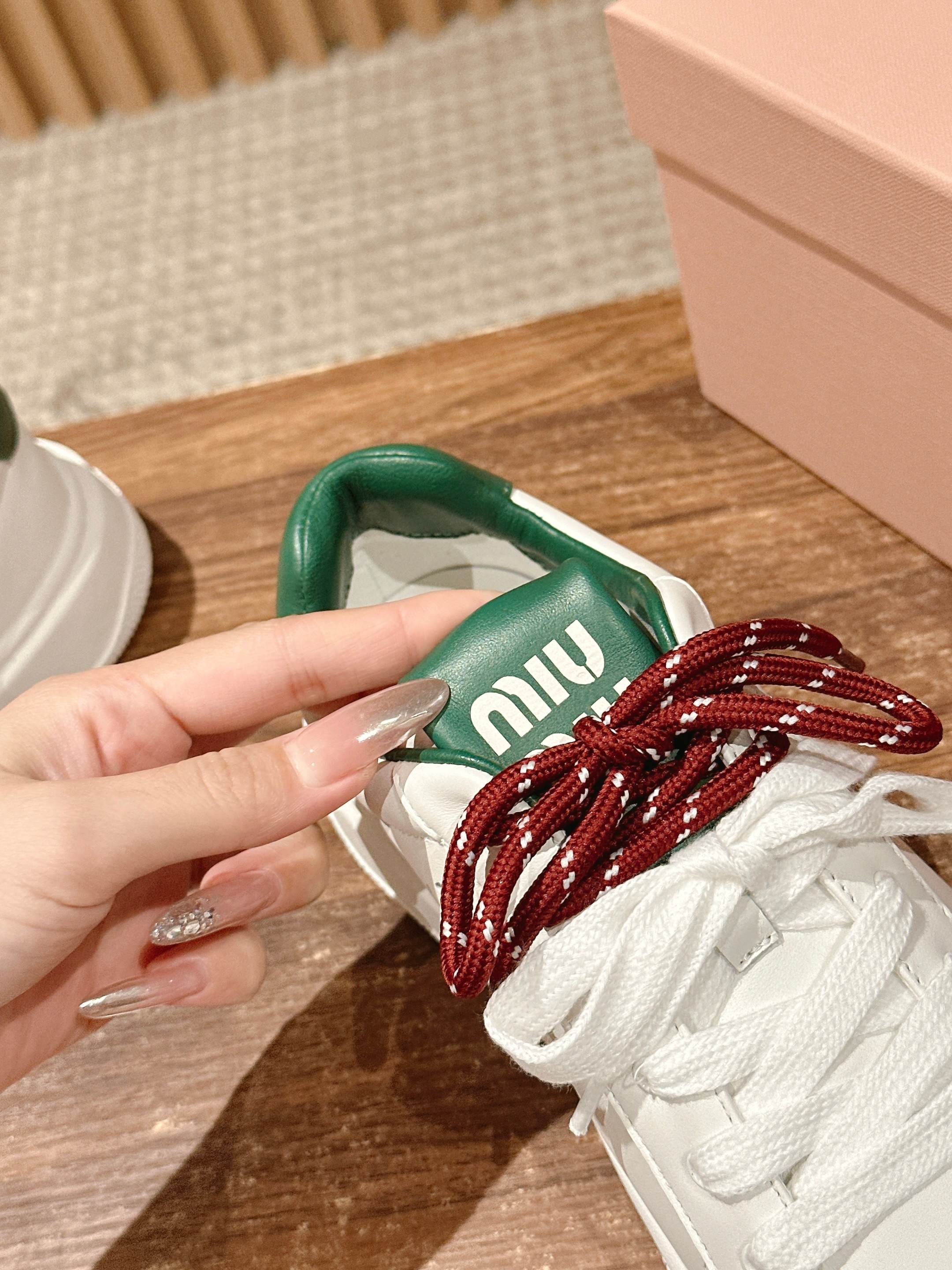 Повседневные кроссовки Miu Miu на шнуровке - красные