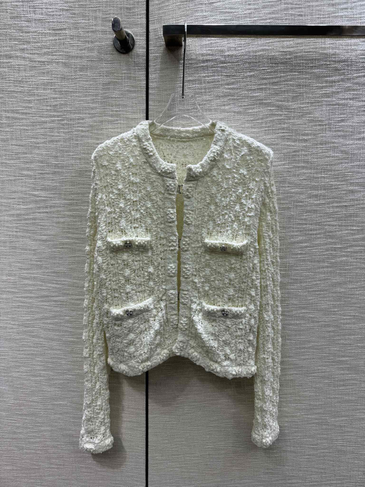 Chanel - 2403-24 Коллекция ?Ранняя весна?: ажурный кардиган крупной вязки - белый