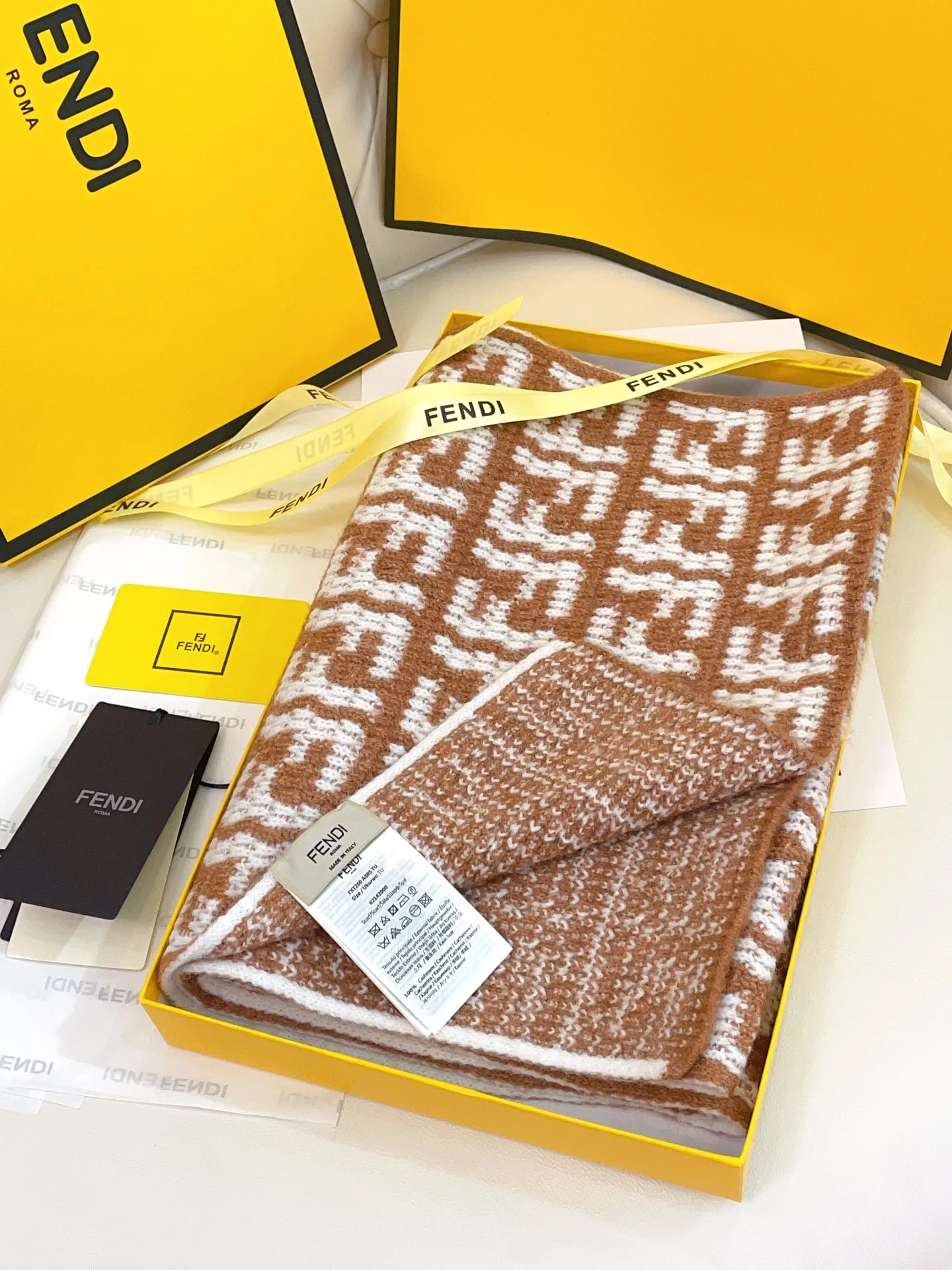 Fendi - Двусторонний жаккардовый вязаный шарф - 32-180 см