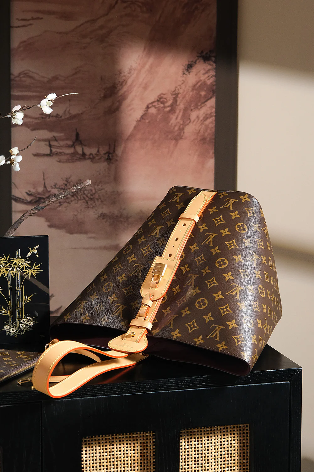 Классическая сумка-корзинка LV с монограммой