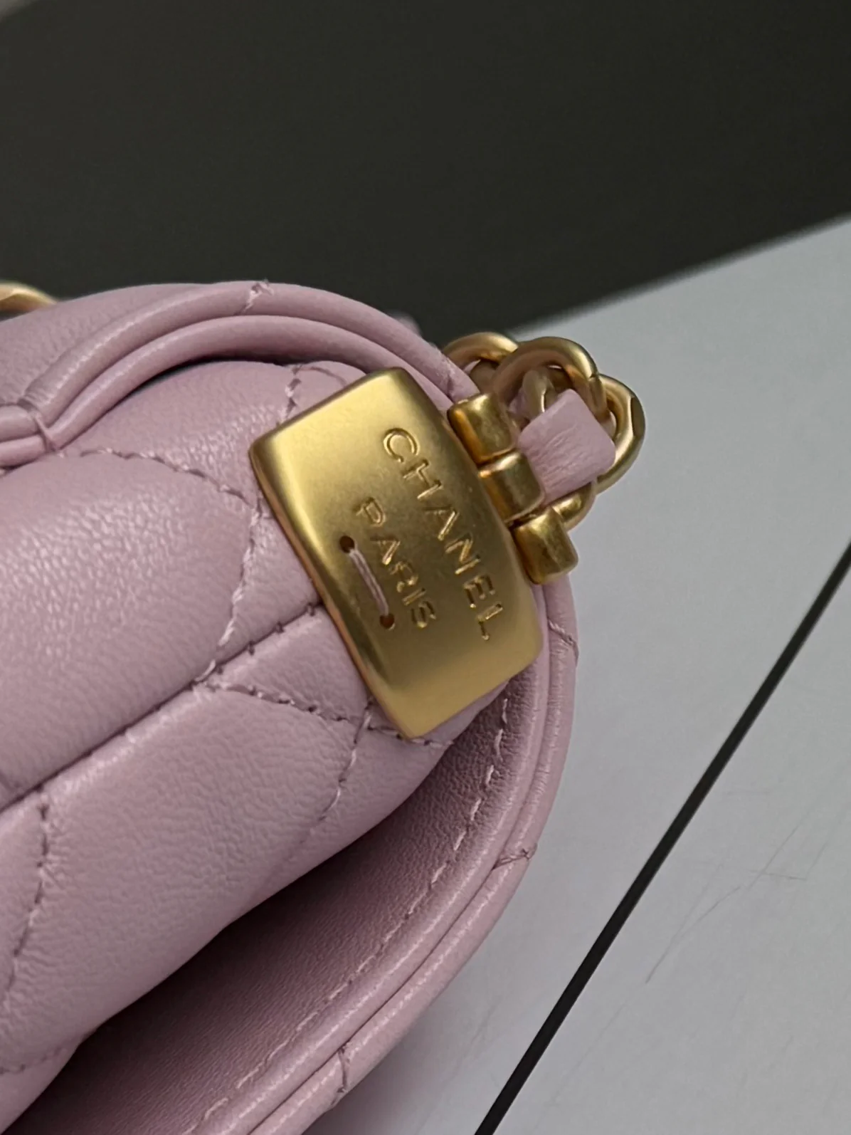 Сумка с ручкой и клапаном, маленькая, розовая, 25 пенсов