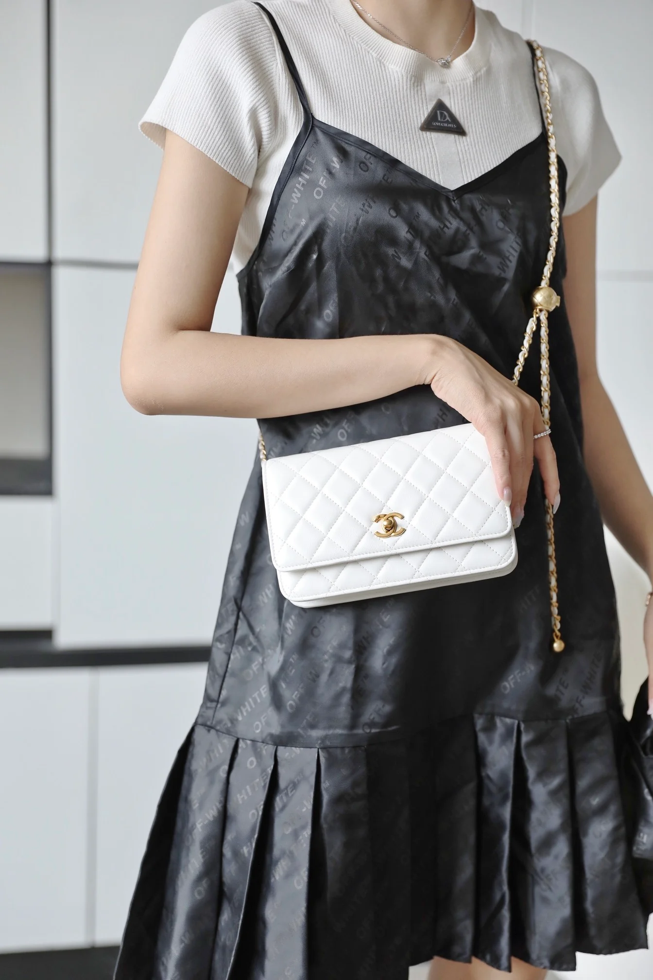 Chanel - Золотой мяч woc-1