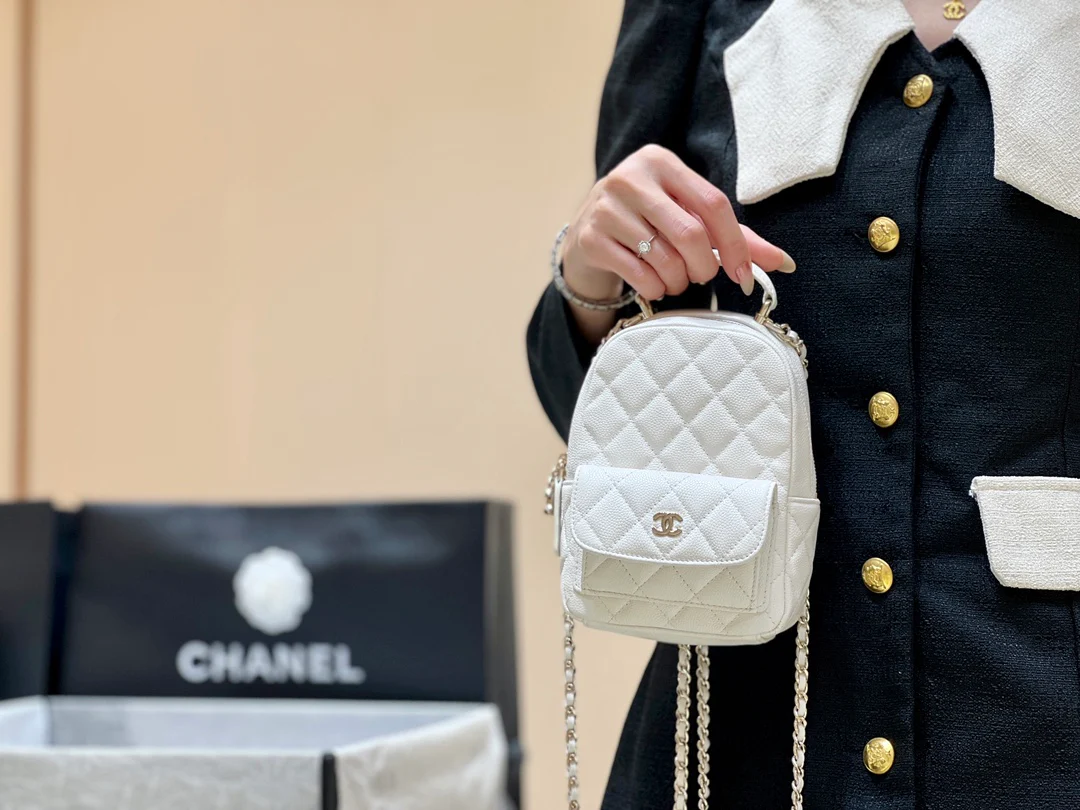 Новый оригинальный мини-рюкзак Chanel 24c - белый