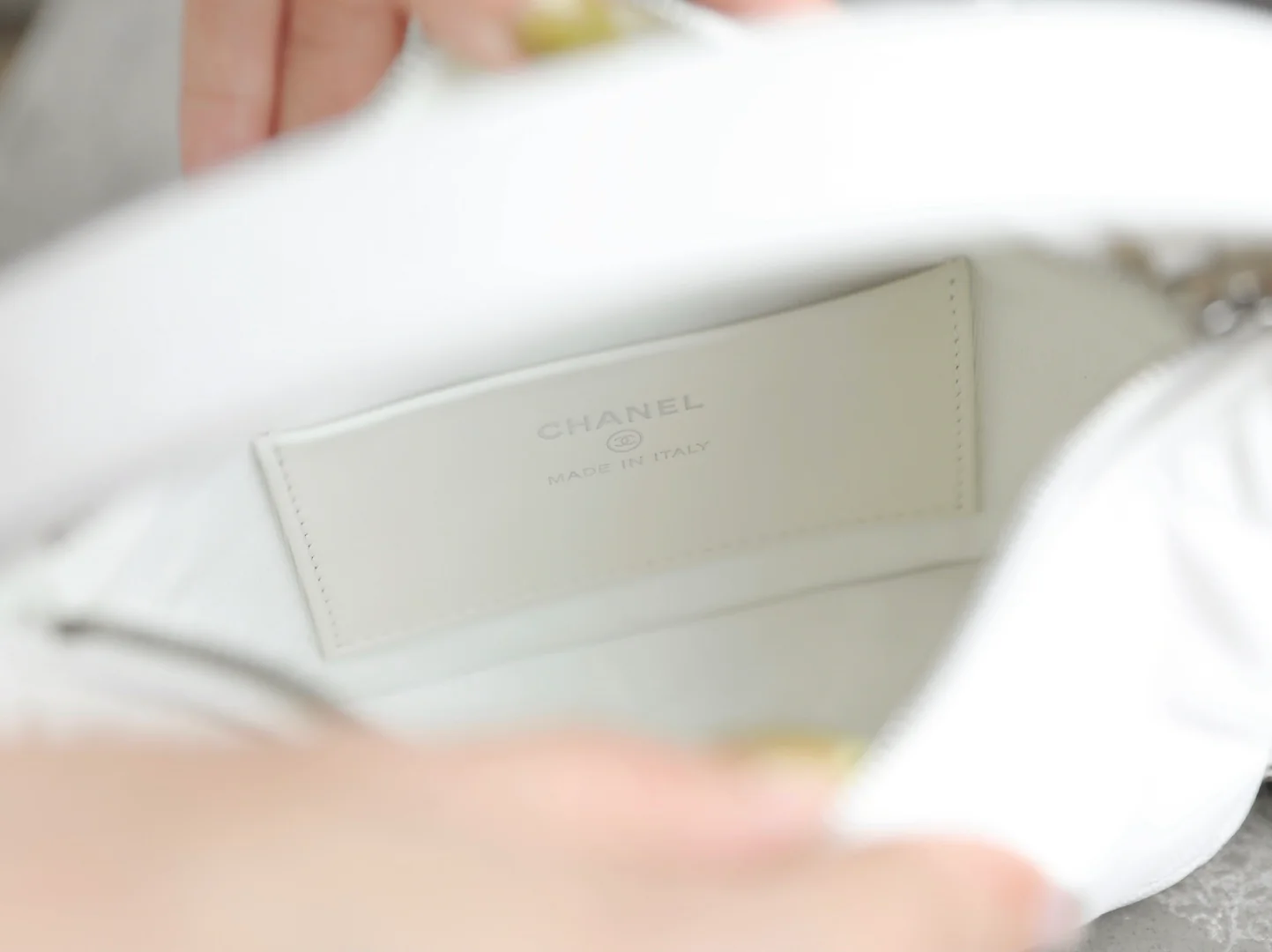 Сумка-ланчбокс Chanel - белая пряжка с бриллиантом