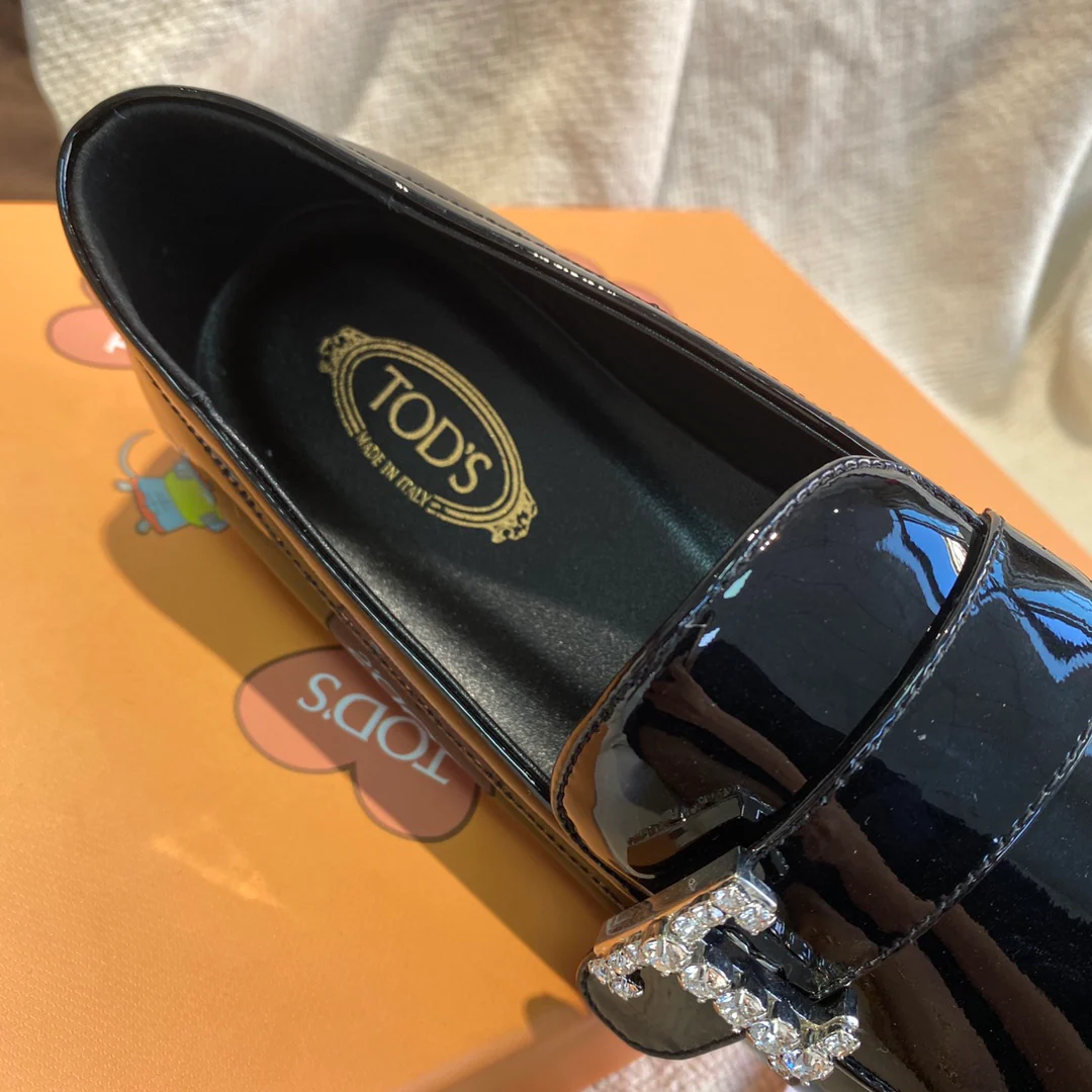 Tods - Лоферы с бриллиантовой пряжкой