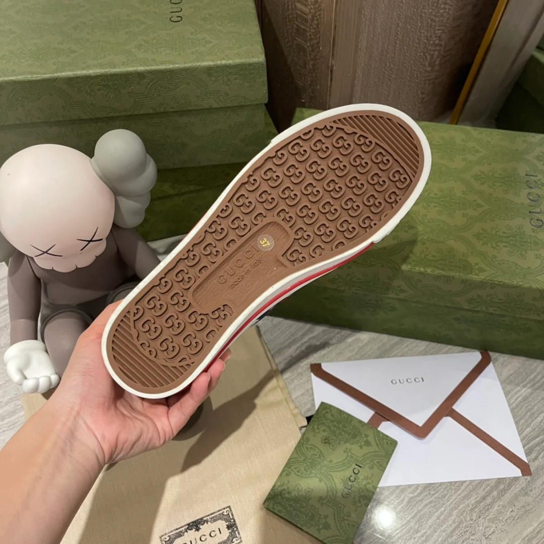 Джинсовые кроссовки Gucci с монограммой