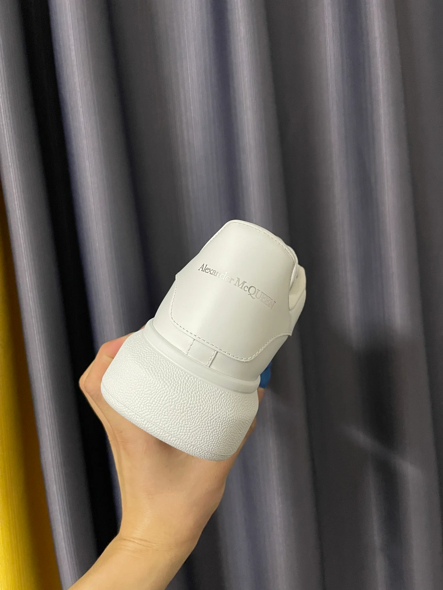 Классические белые кроссовки McQueen - унисекс - наполовину синие - премиум-версия