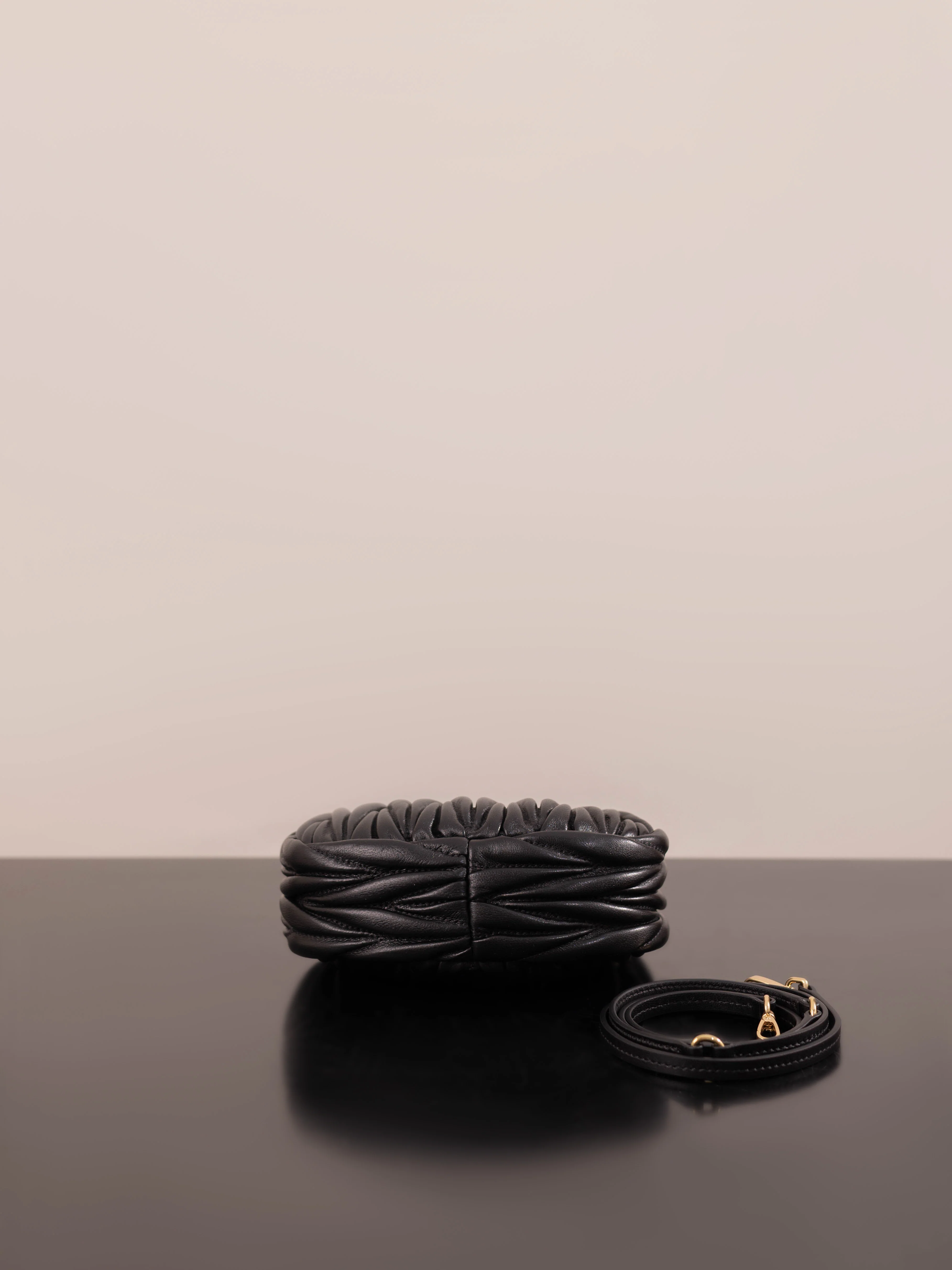 Miu Miu - Мини-сумочка из овечьей кожи - Черная - 1