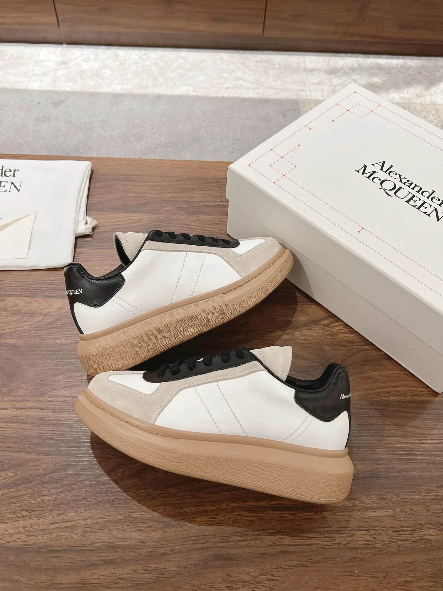 Повседневные туфли McQueen 2024 - черные