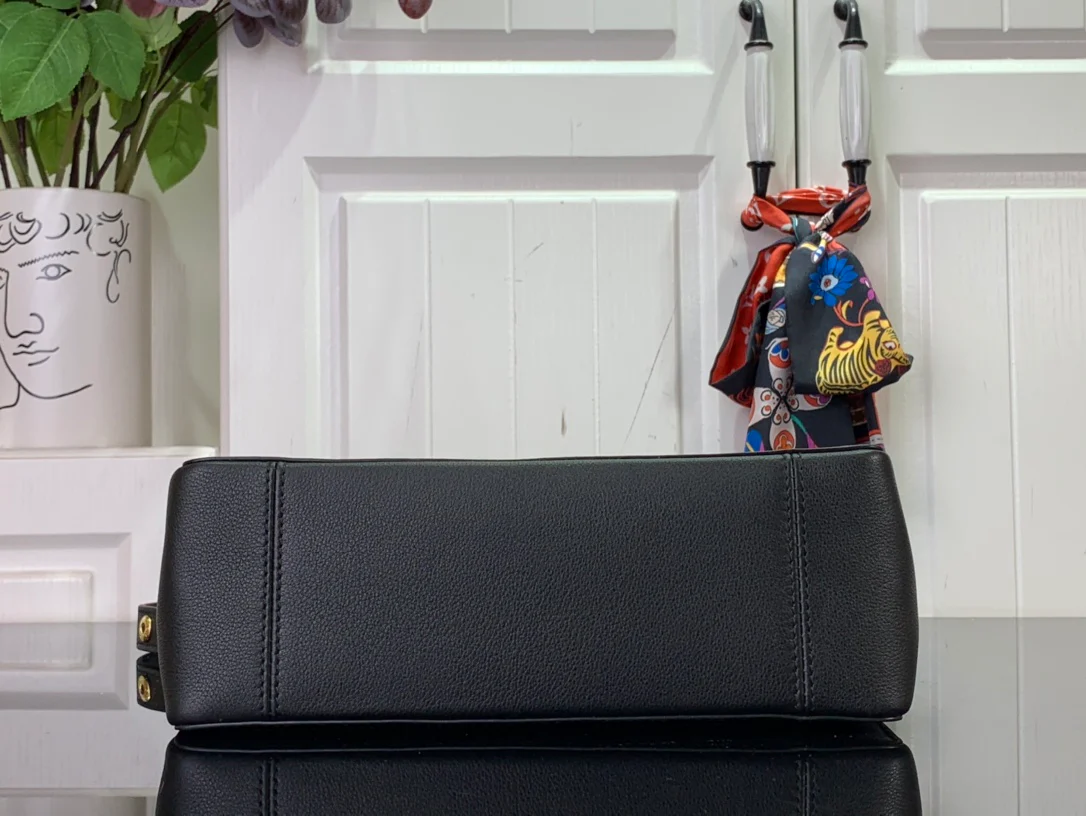 m25209-LV-dauphine-soft crossbody bag-black