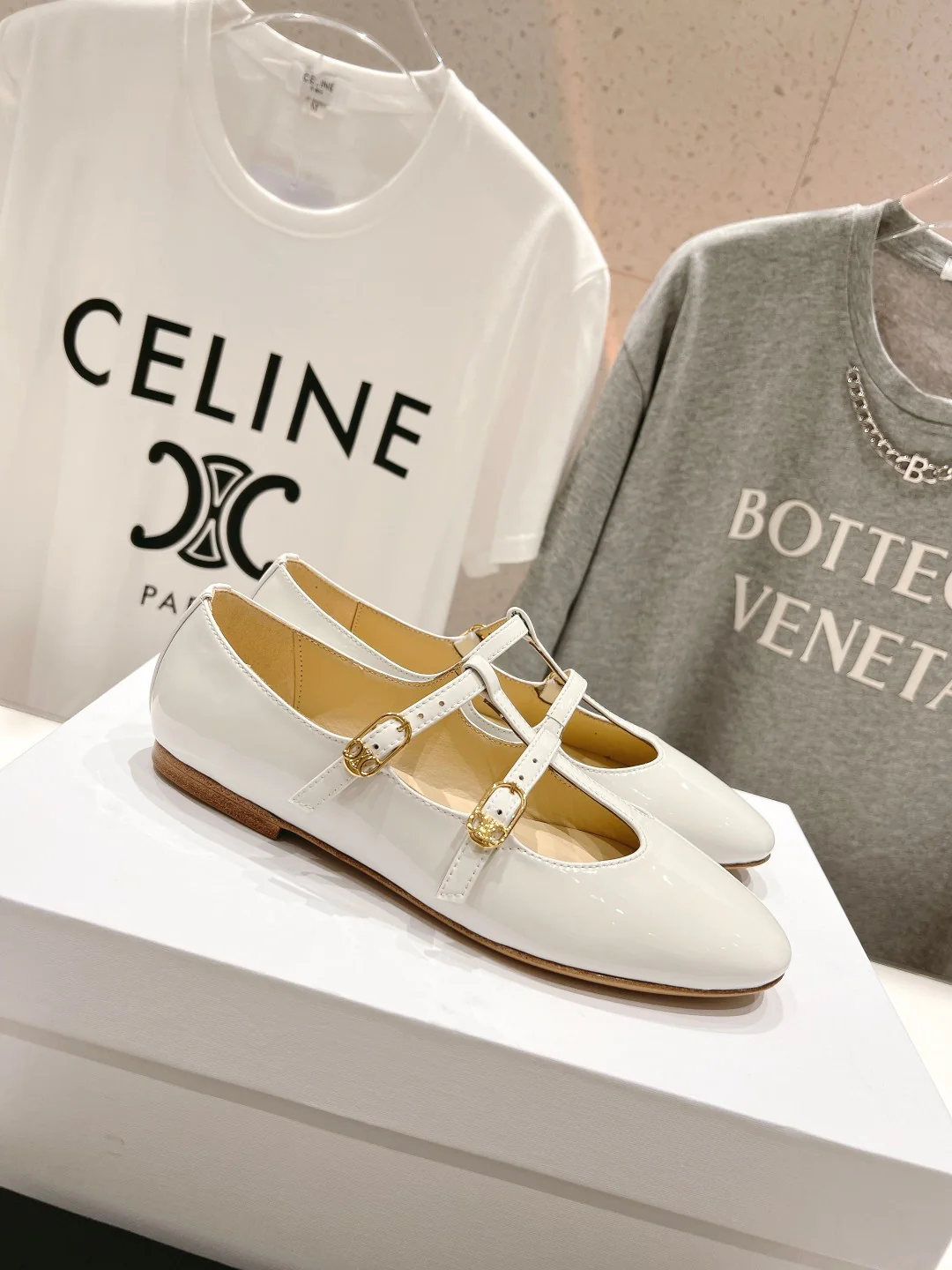 Новинка сезона весна/лето 2023 от Celine - Балетки Мэри Джейн - Белые