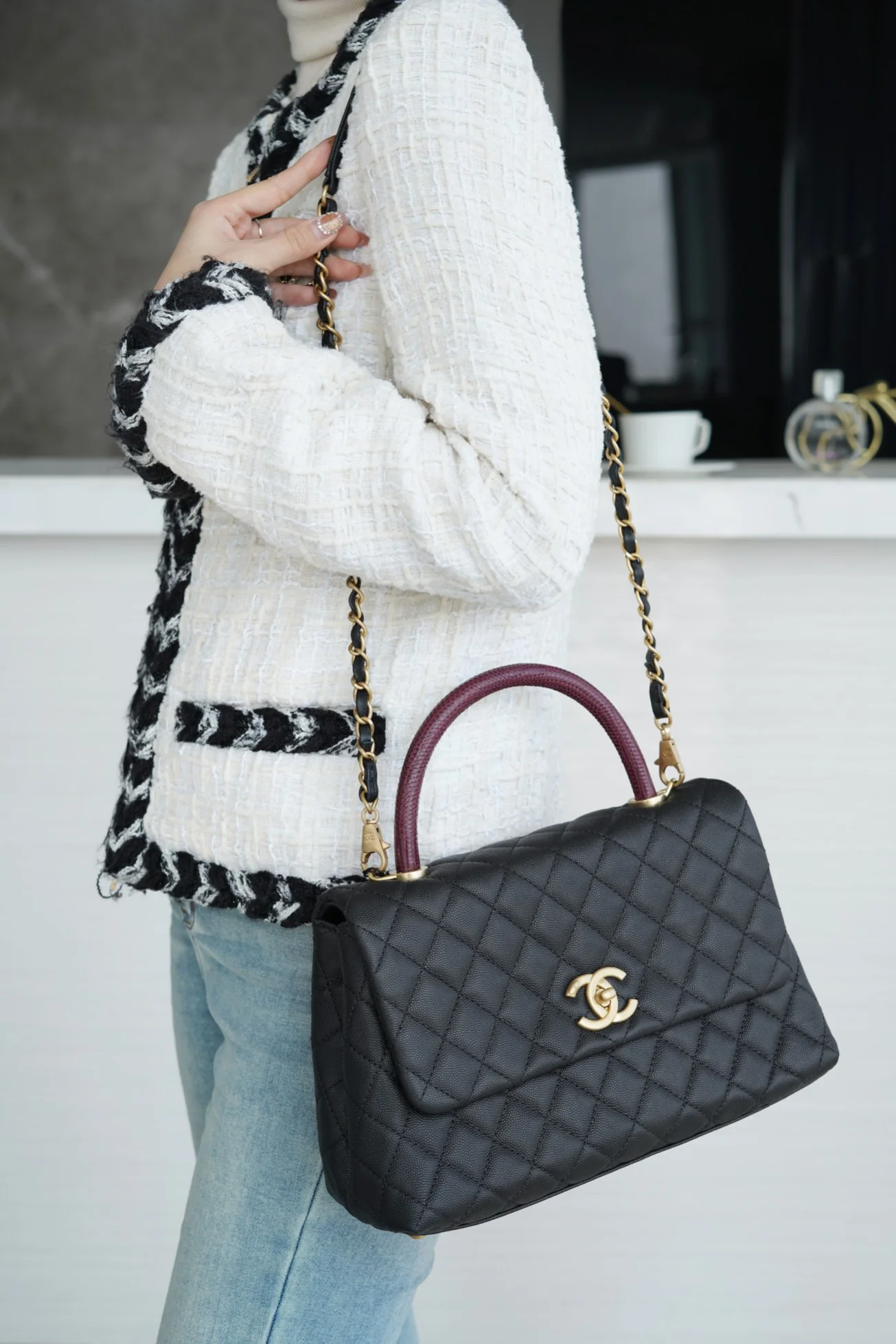 Сумка Chanel Handle 28 - с ручкой из кожи ящерицы - большая, черная