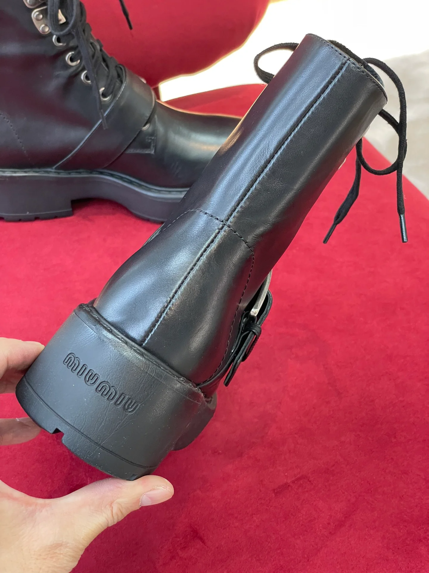 Miu Miu - Новинка сезона осень/зима 2022 - Кожаные мотоциклетные ботильоны