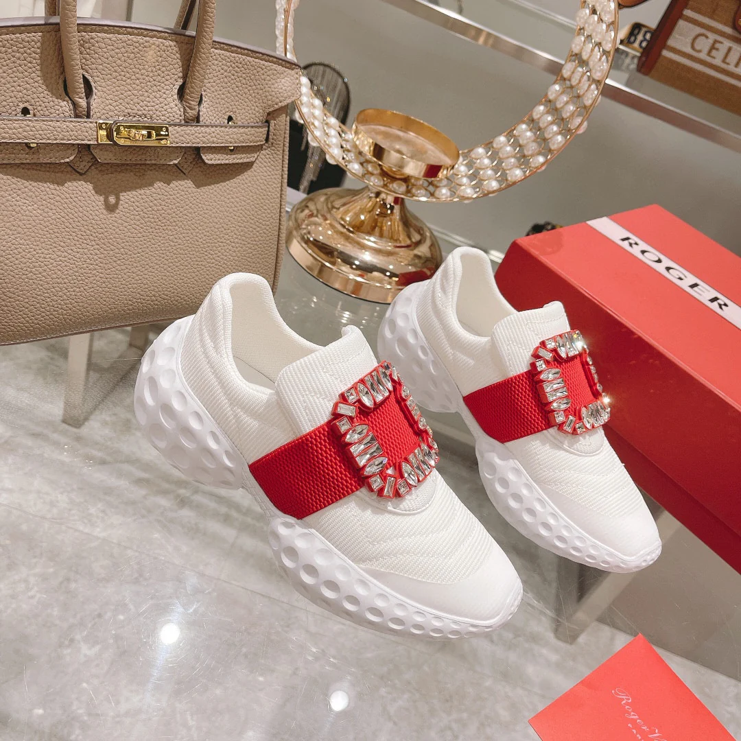 Обувь RV - Коллекция осень/зима 2022 - Классические повседневные туфли с пряжкой, украшенной стразами.