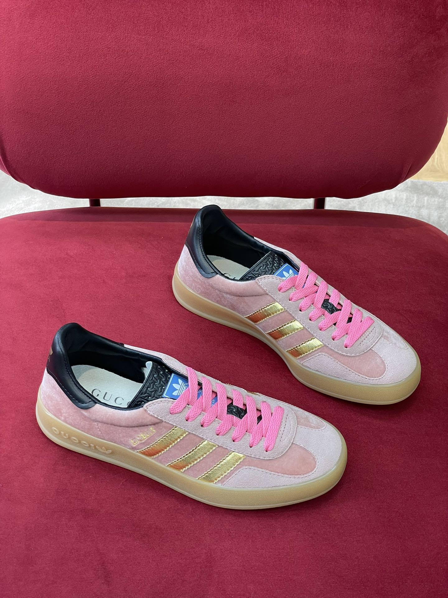 Новинки осенне-зимней коллекции Gucci 2022 - Коллаборация - Кроссовки - Унисекс - Розовый