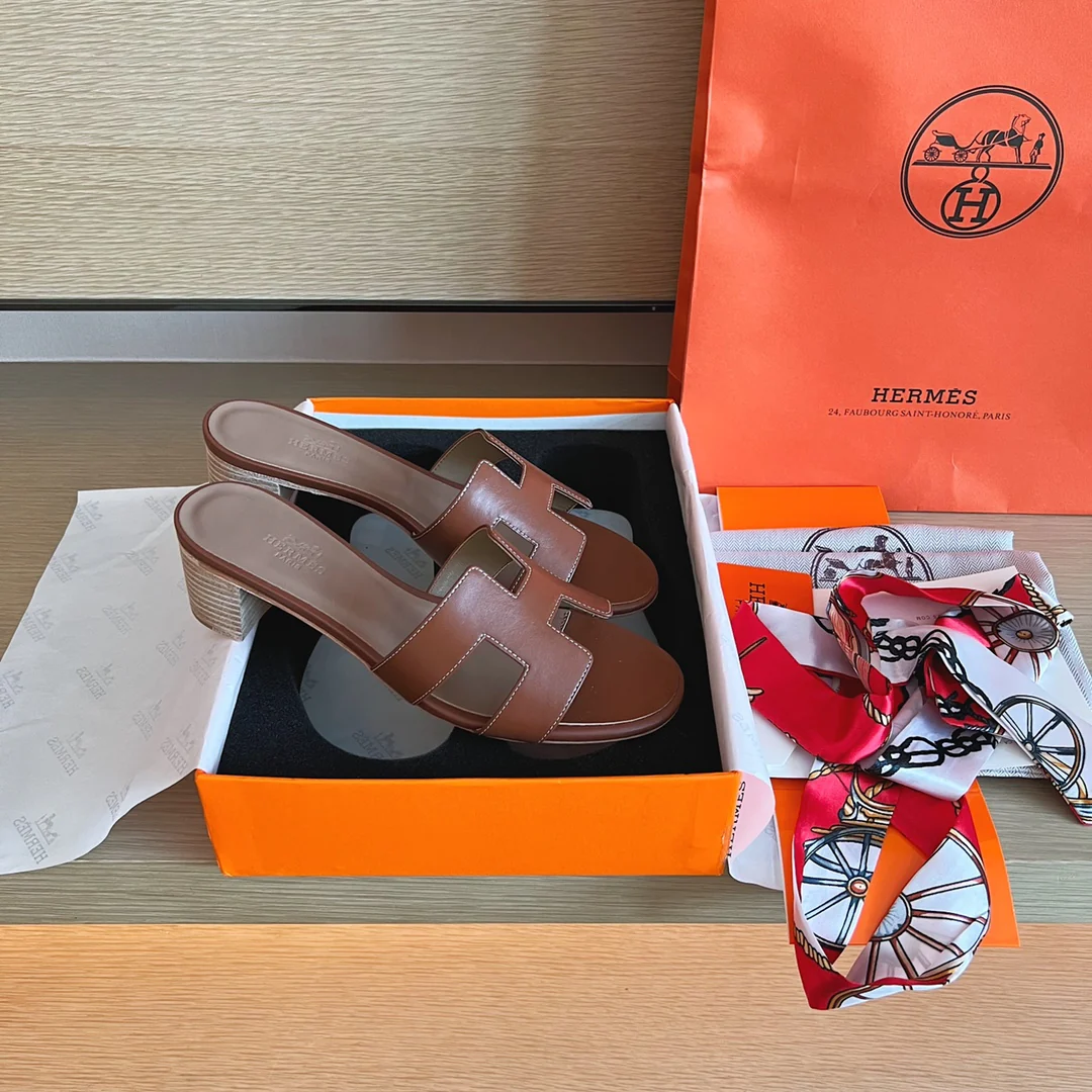 Сандалии Hermes на плоской подошве - однотонная кожа - 1 шт.