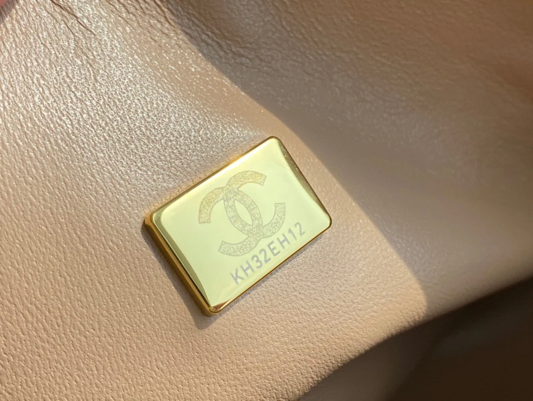 Часы Chanel CF Medium 25cm Milk Tea Apricot Lambskin with Light Gold Buckle CF25