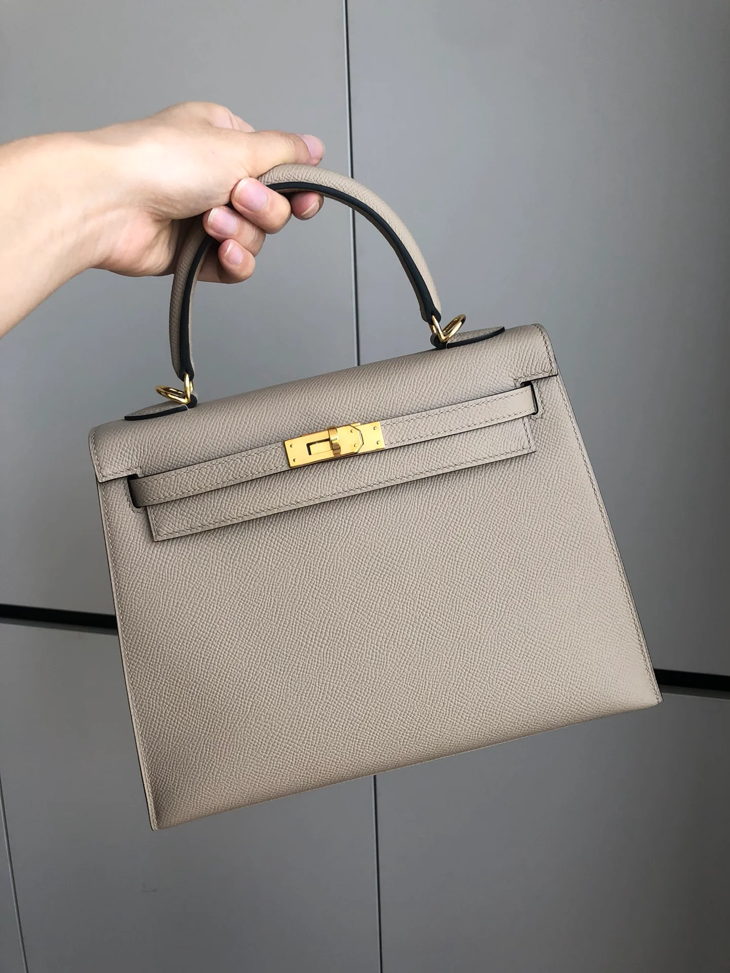 Hermes Kelly 25 Epsom Grey с золотой пряжкой