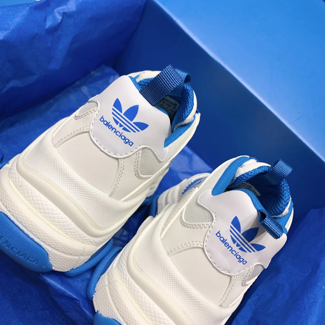 Кроссовки в парижском стиле — результат сотрудничества с брендом — массивные, женские размеры 35-40, мужские размеры 39-45.