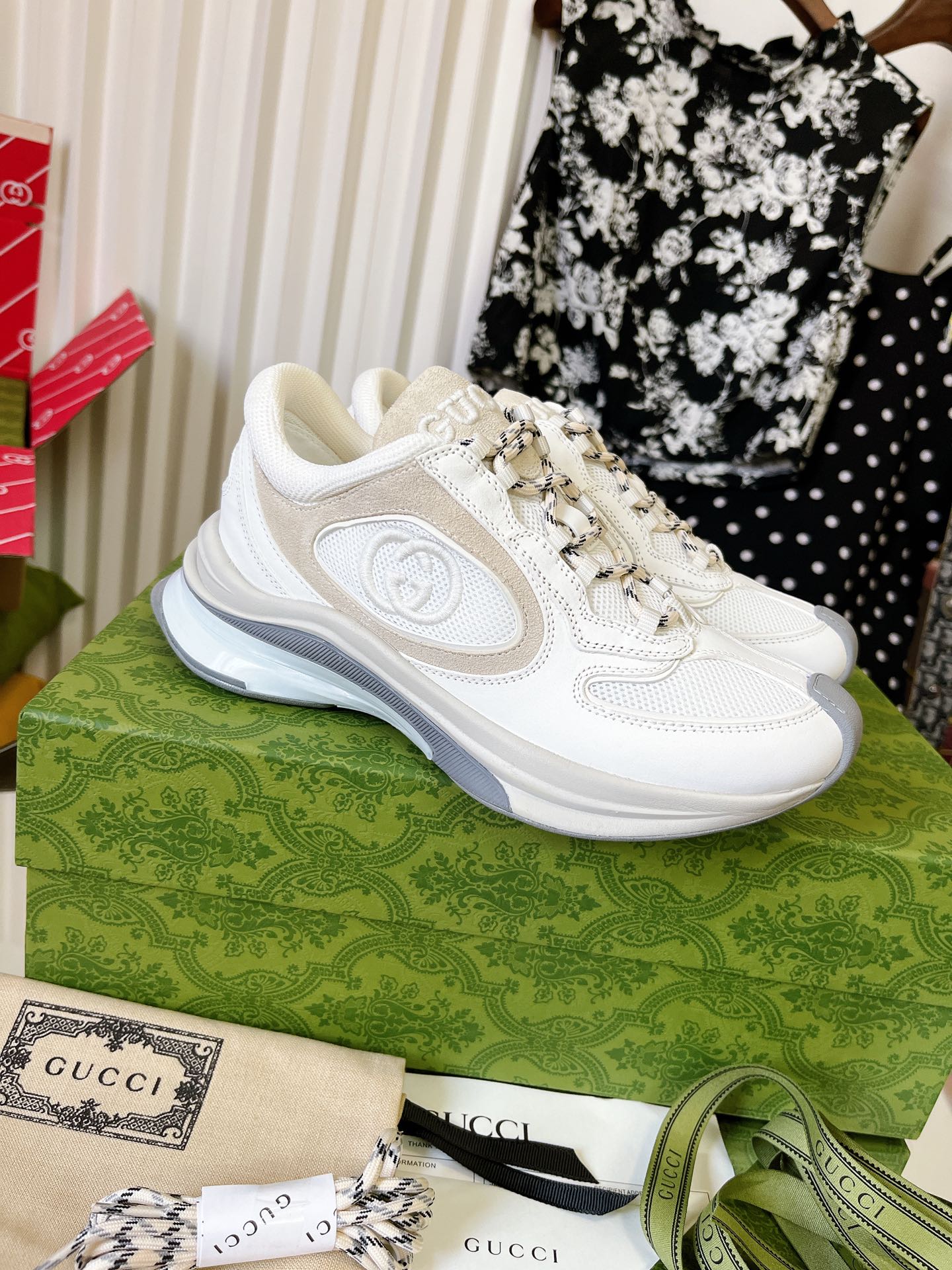 Новинка Gucci 2023 года - Серия Run - Кроссовки - Белые - Унисекс