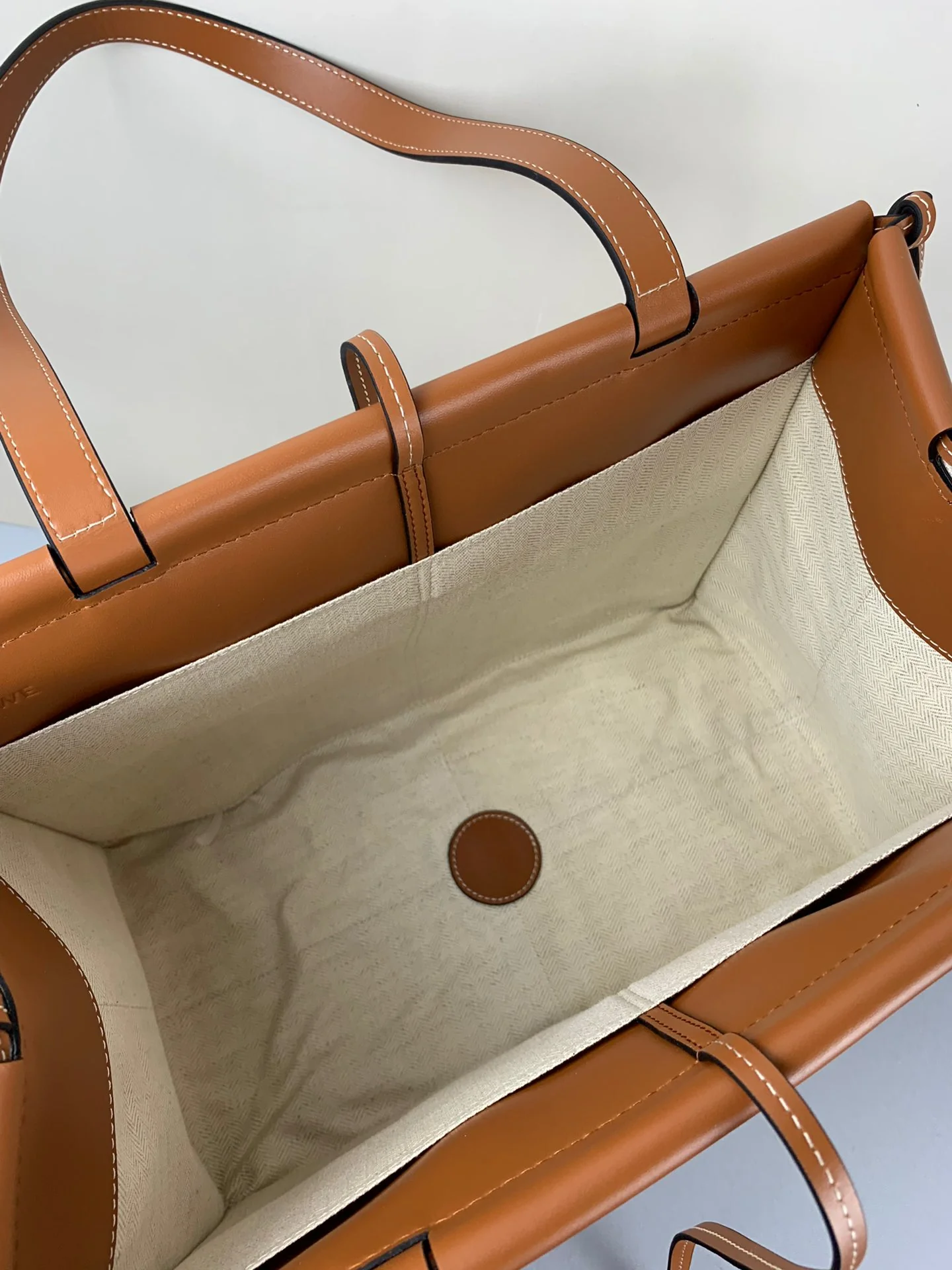 Сумка-тоут Loewe с подушкой, белая, коричневая кожа